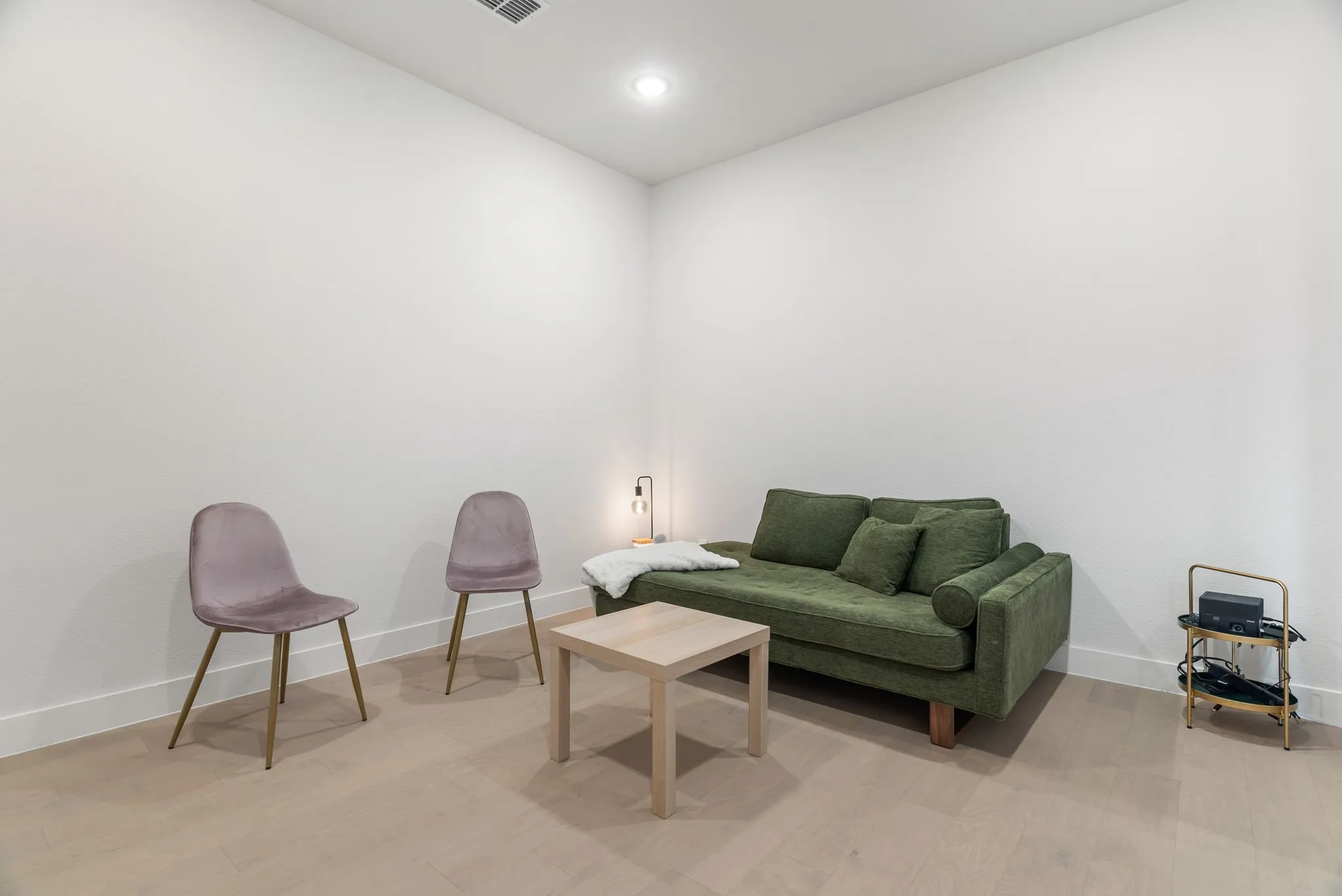 Can be used as a media room, sitting room, or exrcise room