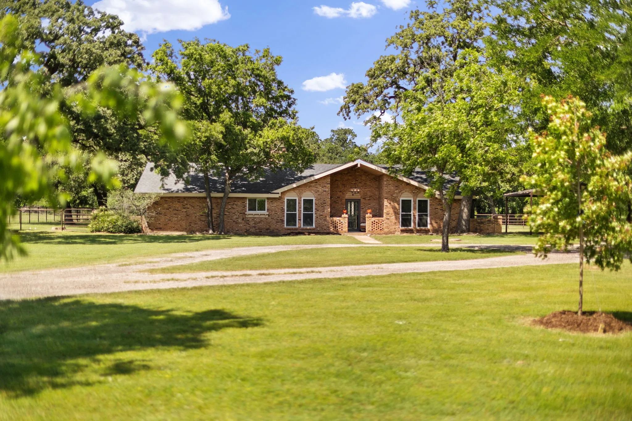 Farm For Sale in Denton County , 7808 ILESON Road, Aubrey, Texas 76227, 3 Bedroom, 2 Bathroom, 2 Garage spaces, 2,174 Sqft, built in 1982, mls#21265390, Real Estate Agent in Aubrey, Homes For Sale in Denton county, Homes For Sale in Aubrey, Realtor in Aubrey Texas, Real Estate Brokerage Independent Realty Texas, Luminita Cordes Realtor