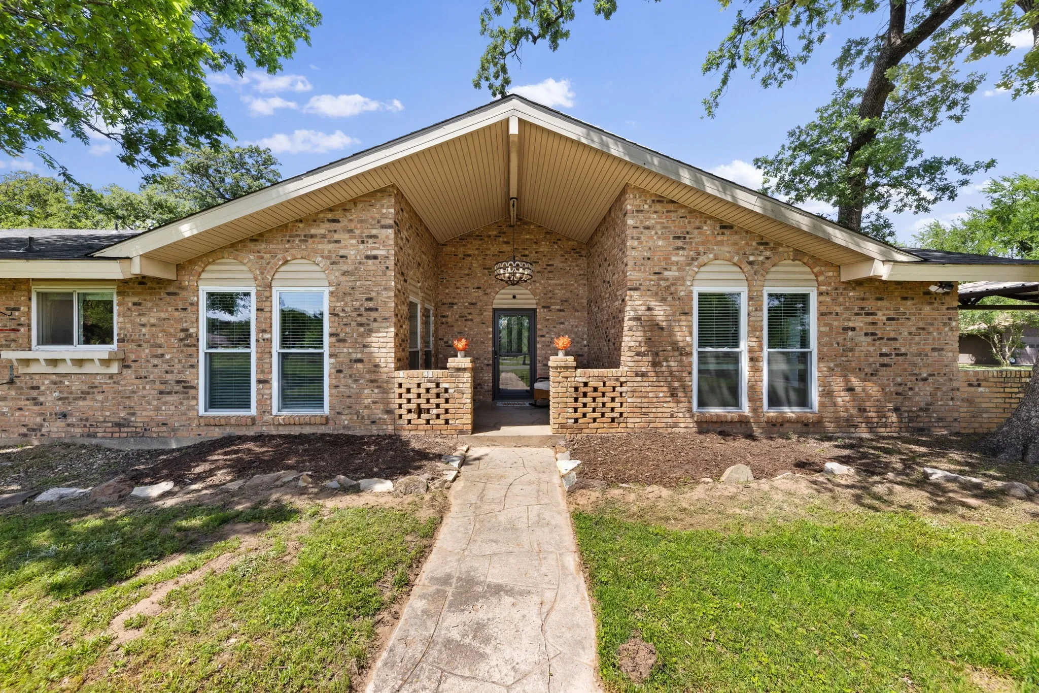 Farm For Sale in Denton County , 7808 ILESON Road, Aubrey, Texas 76227, 3 Bedroom, 2 Bathroom, 2 Garage spaces, 2,174 Sqft, built in 1982, mls#21265390, Real Estate Agent in Aubrey, Homes For Sale in Denton county, Homes For Sale in Aubrey, Realtor in Aubrey Texas, Real Estate Brokerage Independent Realty Texas, Luminita Cordes Realtor