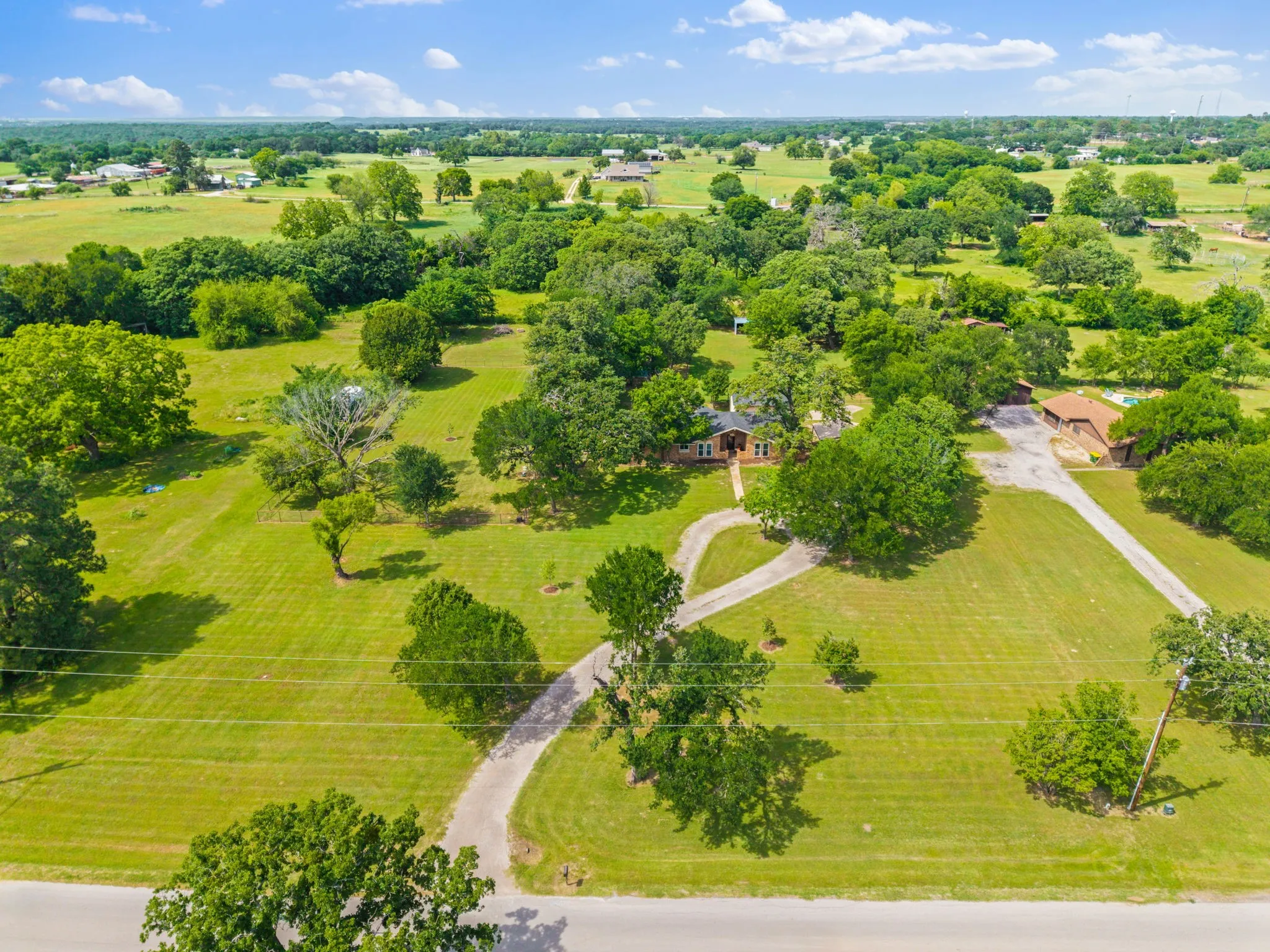 Farm For Sale in Denton County , 7808 ILESON Road, Aubrey, Texas 76227, 3 Bedroom, 2 Bathroom, 2 Garage spaces, 2,174 Sqft, built in 1982, mls#21265390, Real Estate Agent in Aubrey, Homes For Sale in Denton county, Homes For Sale in Aubrey, Realtor in Aubrey Texas, Real Estate Brokerage Independent Realty Texas, Luminita Cordes Realtor