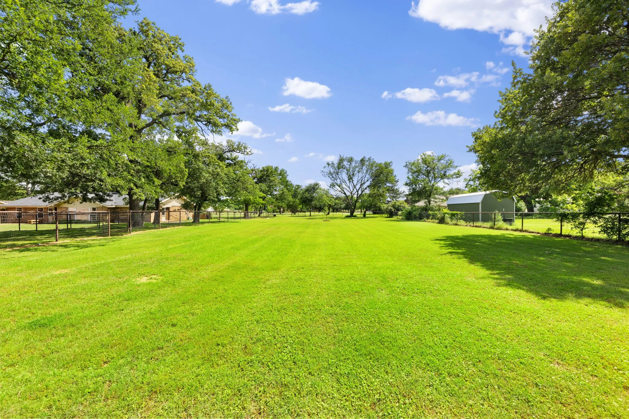 Farm For Sale in Denton County , 7808 ILESON Road, Aubrey, Texas 76227, 3 Bedroom, 2 Bathroom, 2 Garage spaces, 2,174 Sqft, built in 1982, mls#21265390, Real Estate Agent in Aubrey, Homes For Sale in Denton county, Homes For Sale in Aubrey, Realtor in Aubrey Texas, Real Estate Brokerage Independent Realty Texas, Luminita Cordes Realtor