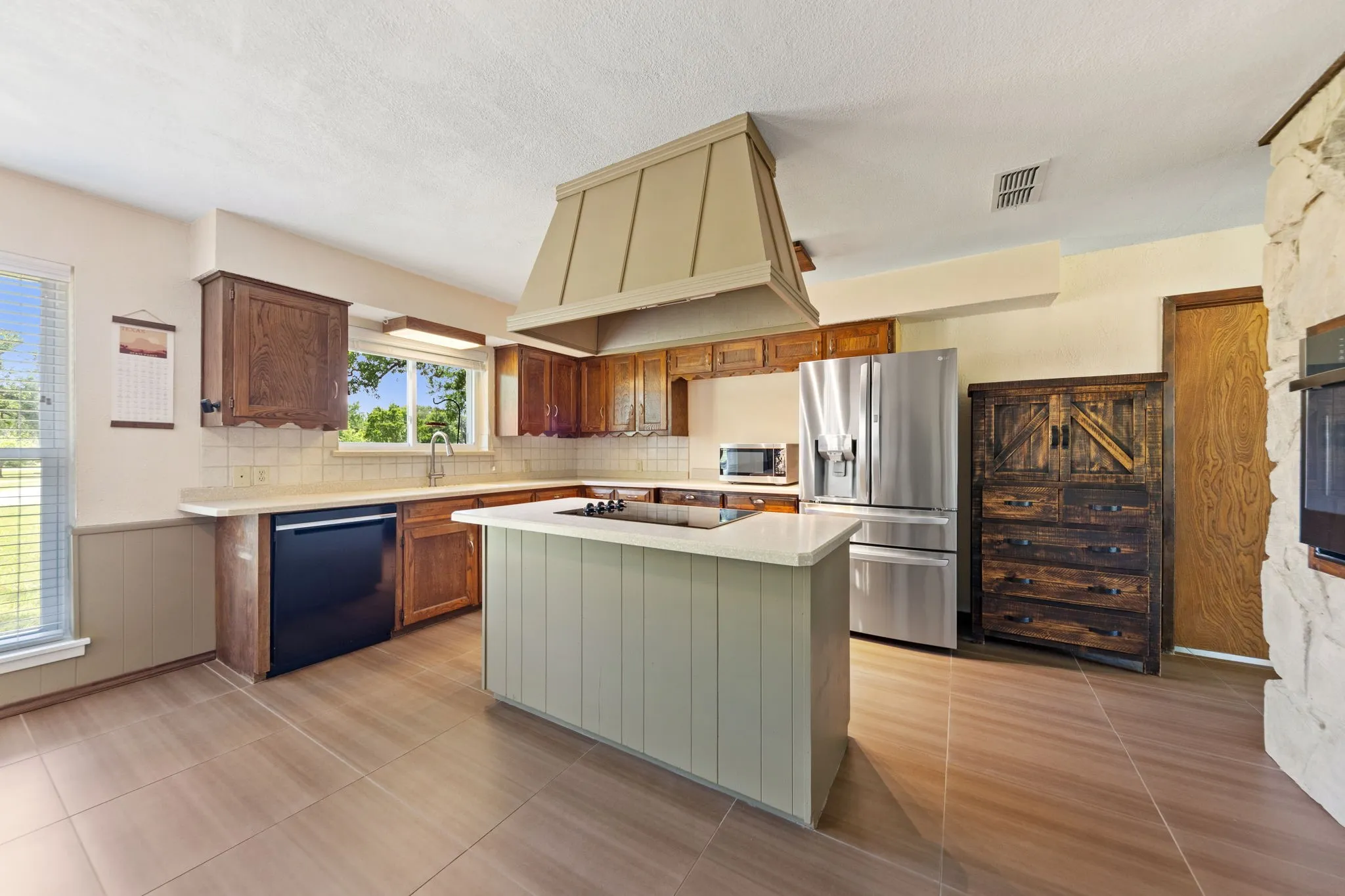 Farm For Sale in Denton County , 7808 ILESON Road, Aubrey, Texas 76227, 3 Bedroom, 2 Bathroom, 2 Garage spaces, 2,174 Sqft, built in 1982, mls#21265390, Real Estate Agent in Aubrey, Homes For Sale in Denton county, Homes For Sale in Aubrey, Realtor in Aubrey Texas, Real Estate Brokerage Independent Realty Texas, Luminita Cordes Realtor