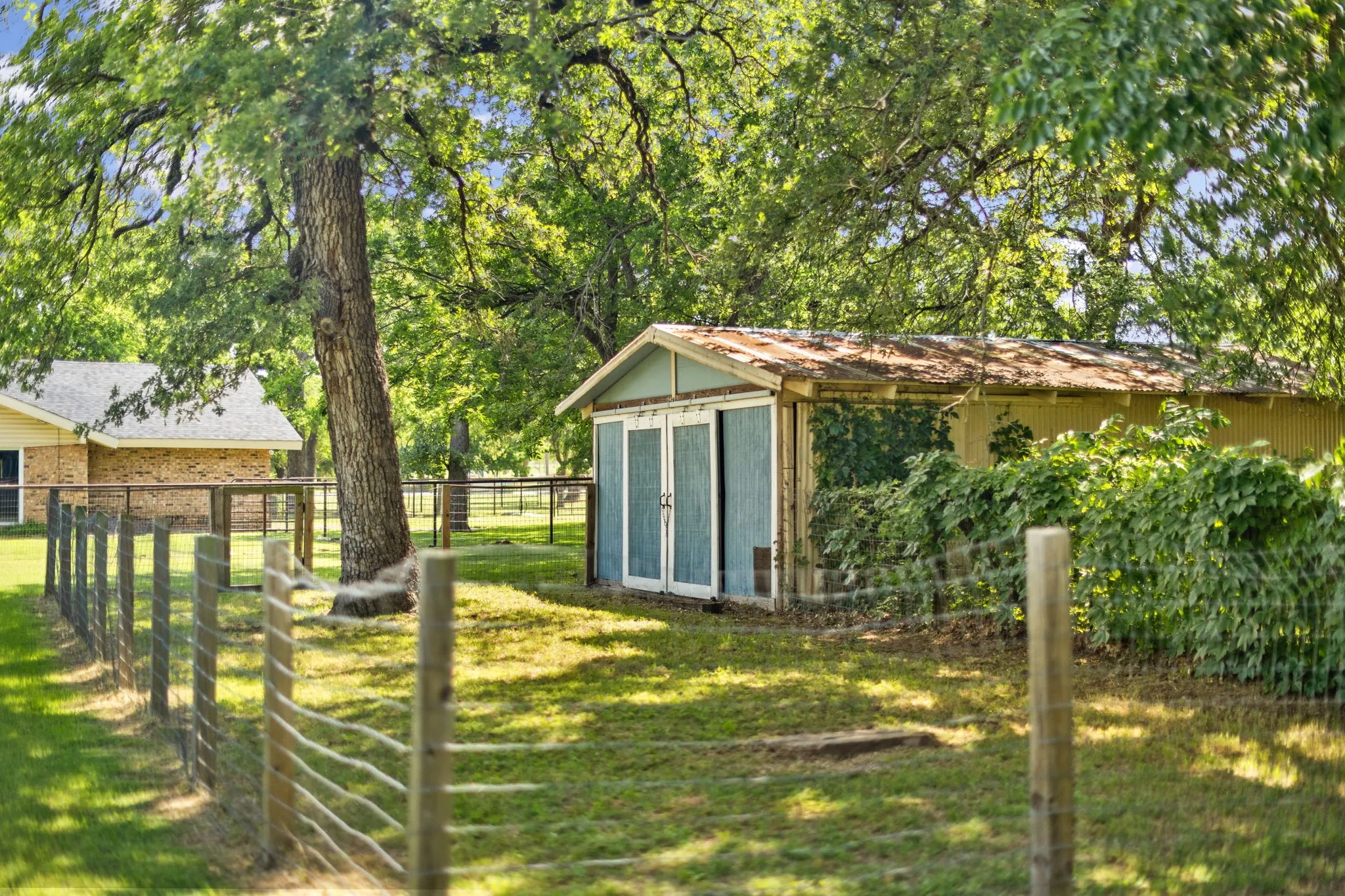 Farm For Sale in Denton County , 7808 ILESON Road, Aubrey, Texas 76227, 3 Bedroom, 2 Bathroom, 2 Garage spaces, 2,174 Sqft, built in 1982, mls#21265390, Real Estate Agent in Aubrey, Homes For Sale in Denton county, Homes For Sale in Aubrey, Realtor in Aubrey Texas, Real Estate Brokerage Independent Realty Texas, Luminita Cordes Realtor