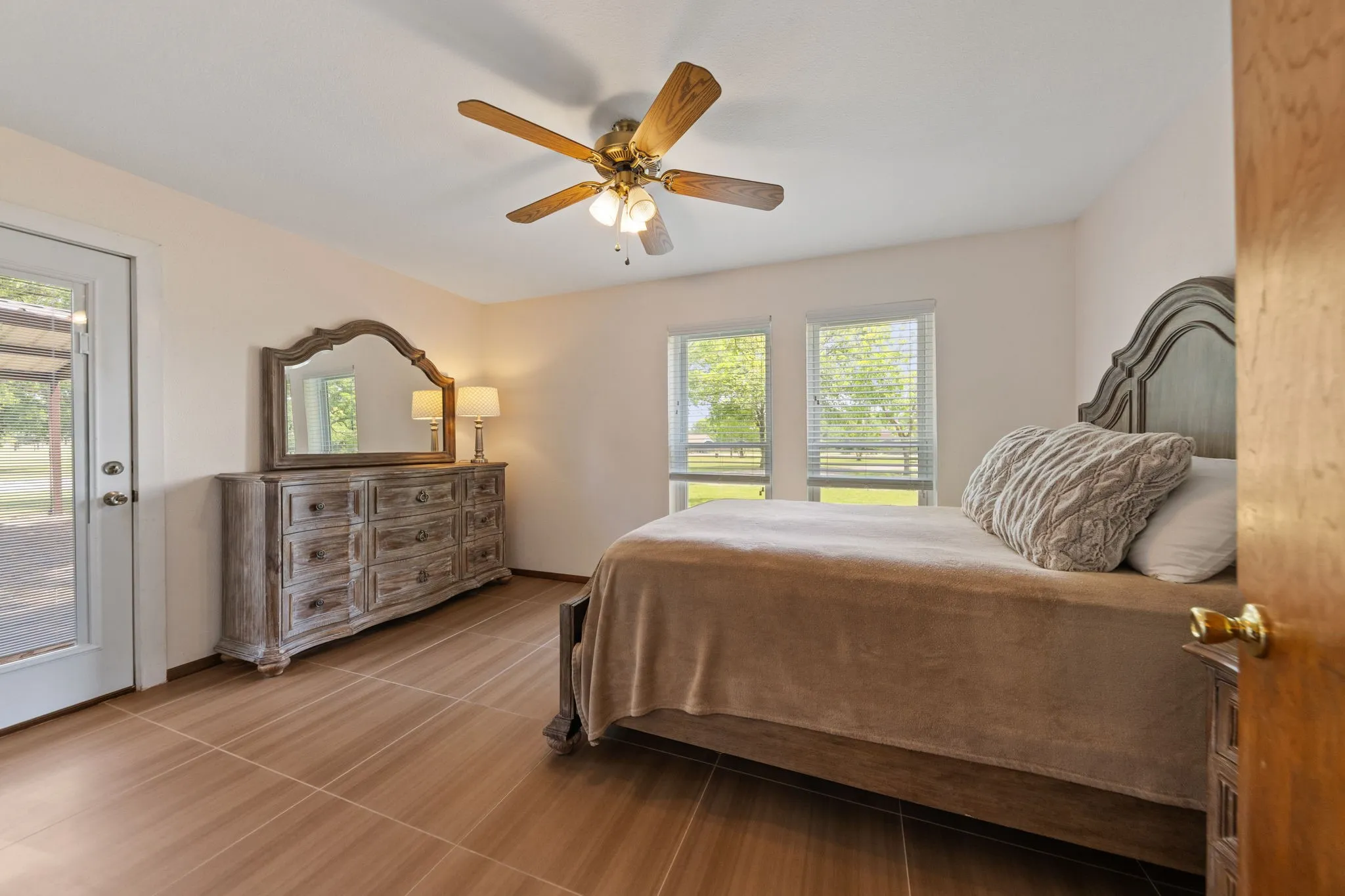 Farm For Sale in Denton County , 7808 ILESON Road, Aubrey, Texas 76227, 3 Bedroom, 2 Bathroom, 2 Garage spaces, 2,174 Sqft, built in 1982, mls#21265390, Real Estate Agent in Aubrey, Homes For Sale in Denton county, Homes For Sale in Aubrey, Realtor in Aubrey Texas, Real Estate Brokerage Independent Realty Texas, Luminita Cordes Realtor