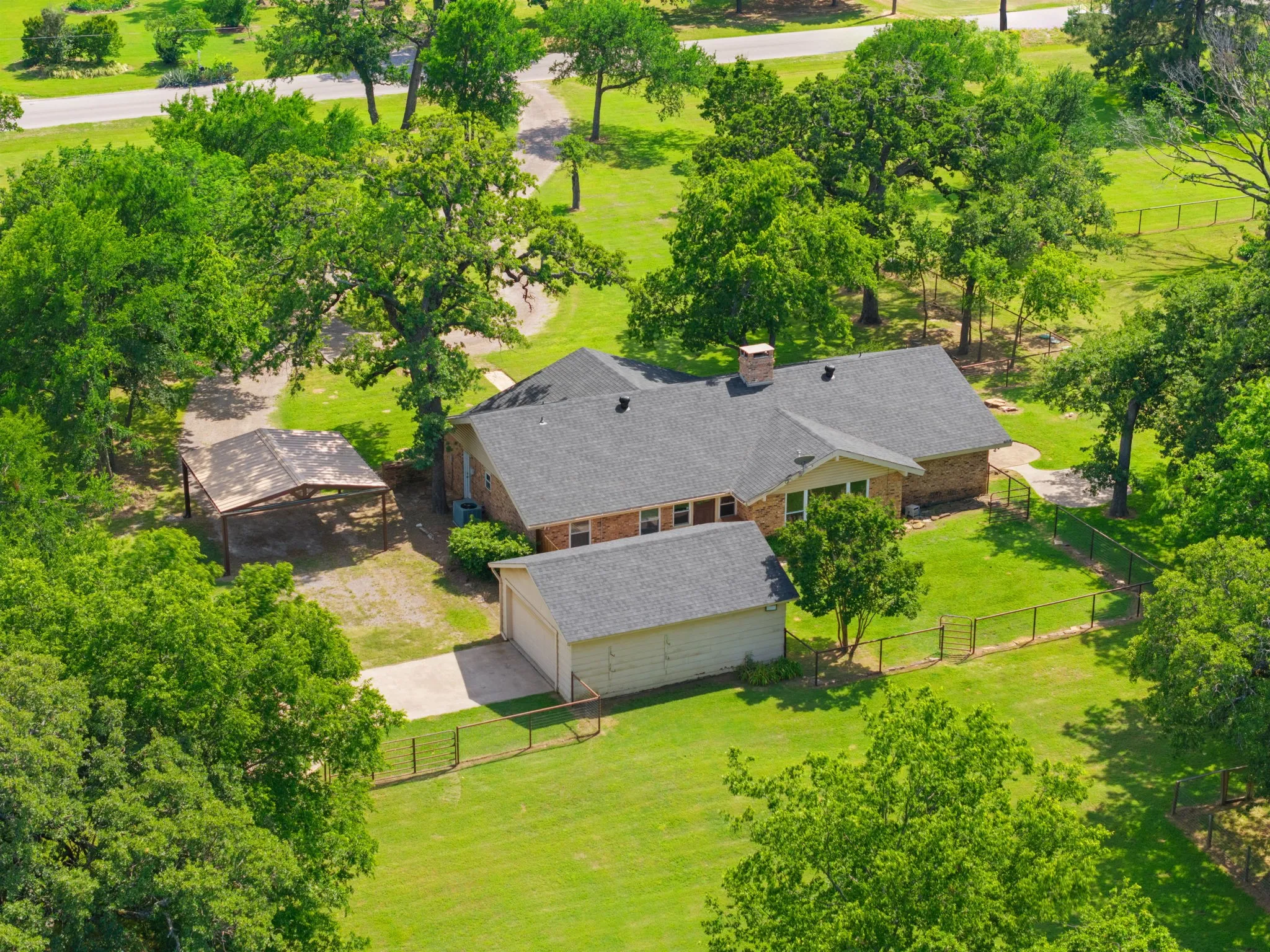 Farm For Sale in Denton County , 7808 ILESON Road, Aubrey, Texas 76227, 3 Bedroom, 2 Bathroom, 2 Garage spaces, 2,174 Sqft, built in 1982, mls#21265390, Real Estate Agent in Aubrey, Homes For Sale in Denton county, Homes For Sale in Aubrey, Realtor in Aubrey Texas, Real Estate Brokerage Independent Realty Texas, Luminita Cordes Realtor