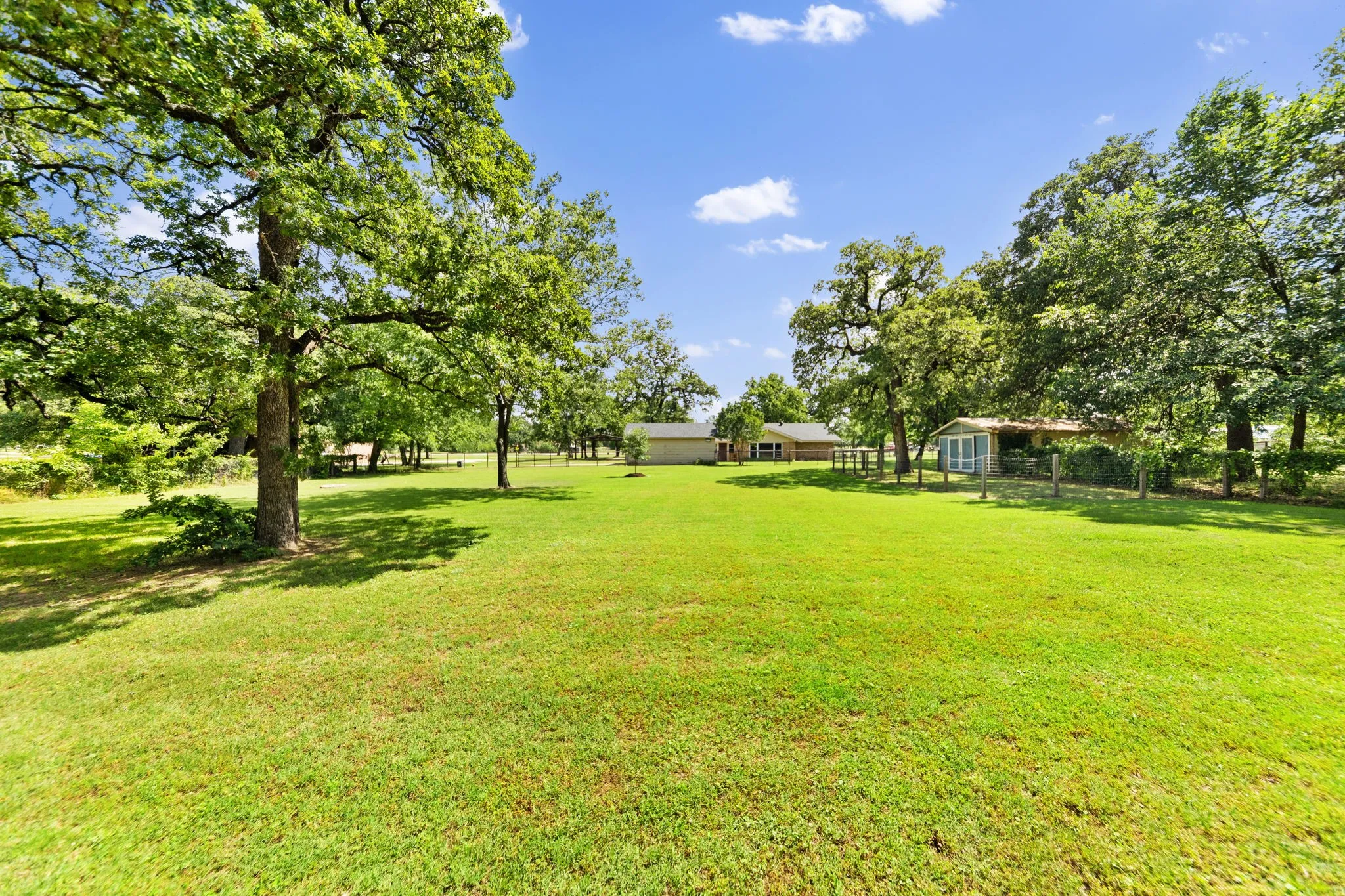 Farm For Sale in Denton County , 7808 ILESON Road, Aubrey, Texas 76227, 3 Bedroom, 2 Bathroom, 2 Garage spaces, 2,174 Sqft, built in 1982, mls#21265390, Real Estate Agent in Aubrey, Homes For Sale in Denton county, Homes For Sale in Aubrey, Realtor in Aubrey Texas, Real Estate Brokerage Independent Realty Texas, Luminita Cordes Realtor