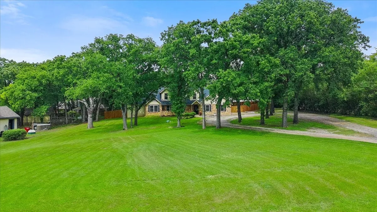 Single Family Residence For Sale in Navarro County , 3703 NW County Road 0016, Corsicana, Texas 75110, 4 Bedroom, 3 Bathroom, 2 Garage spaces, 2,600 Sqft, built in 1980, mls#21265219, Real Estate Agent in Corsicana, Homes For Sale in Navarro county, Homes For Sale in Corsicana, Realtor in Corsicana Texas, Real Estate Brokerage Independent Realty Texas, Luminita Cordes Realtor