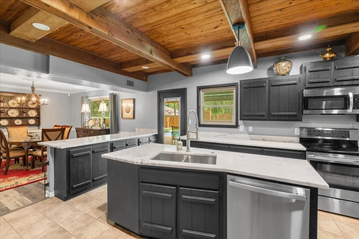 Single Family Residence For Sale in Navarro County , 3703 NW County Road 0016, Corsicana, Texas 75110, 4 Bedroom, 3 Bathroom, 2 Garage spaces, 2,600 Sqft, built in 1980, mls#21265219, Real Estate Agent in Corsicana, Homes For Sale in Navarro county, Homes For Sale in Corsicana, Realtor in Corsicana Texas, Real Estate Brokerage Independent Realty Texas, Luminita Cordes Realtor