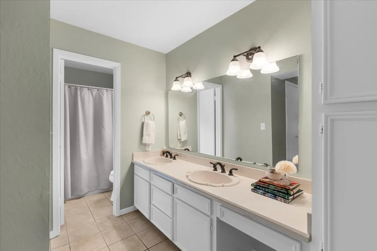 Single Family Residence For Sale in Navarro County , 3703 NW County Road 0016, Corsicana, Texas 75110, 4 Bedroom, 3 Bathroom, 2 Garage spaces, 2,600 Sqft, built in 1980, mls#21265219, Real Estate Agent in Corsicana, Homes For Sale in Navarro county, Homes For Sale in Corsicana, Realtor in Corsicana Texas, Real Estate Brokerage Independent Realty Texas, Luminita Cordes Realtor