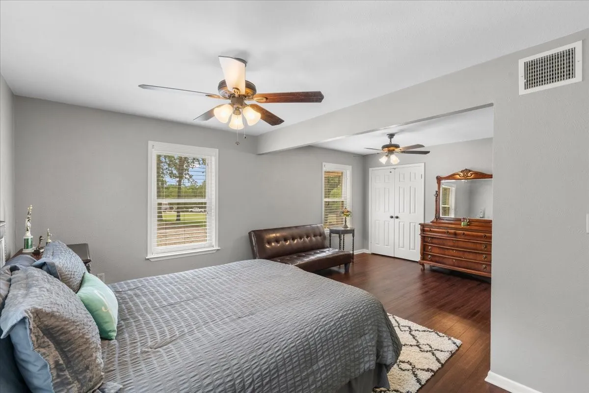 Single Family Residence For Sale in Navarro County , 3703 NW County Road 0016, Corsicana, Texas 75110, 4 Bedroom, 3 Bathroom, 2 Garage spaces, 2,600 Sqft, built in 1980, mls#21265219, Real Estate Agent in Corsicana, Homes For Sale in Navarro county, Homes For Sale in Corsicana, Realtor in Corsicana Texas, Real Estate Brokerage Independent Realty Texas, Luminita Cordes Realtor