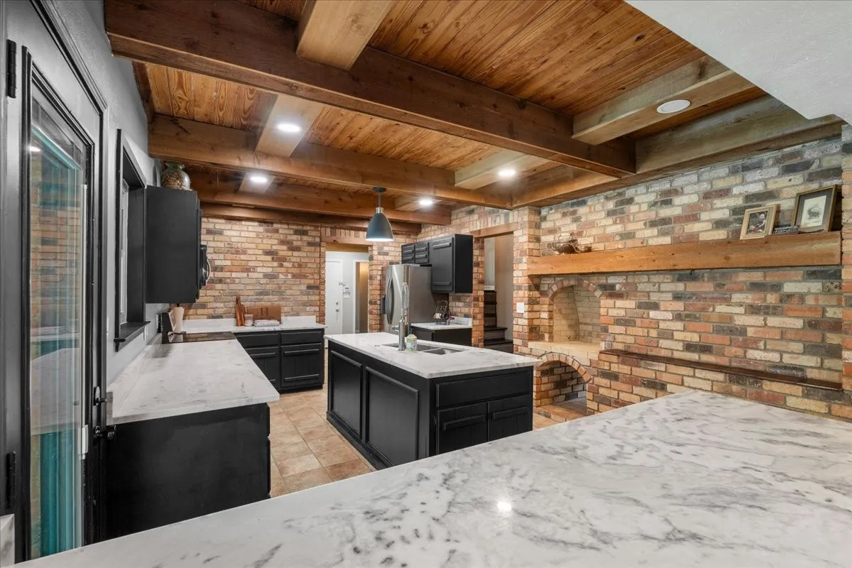 Single Family Residence For Sale in Navarro County , 3703 NW County Road 0016, Corsicana, Texas 75110, 4 Bedroom, 3 Bathroom, 2 Garage spaces, 2,600 Sqft, built in 1980, mls#21265219, Real Estate Agent in Corsicana, Homes For Sale in Navarro county, Homes For Sale in Corsicana, Realtor in Corsicana Texas, Real Estate Brokerage Independent Realty Texas, Luminita Cordes Realtor