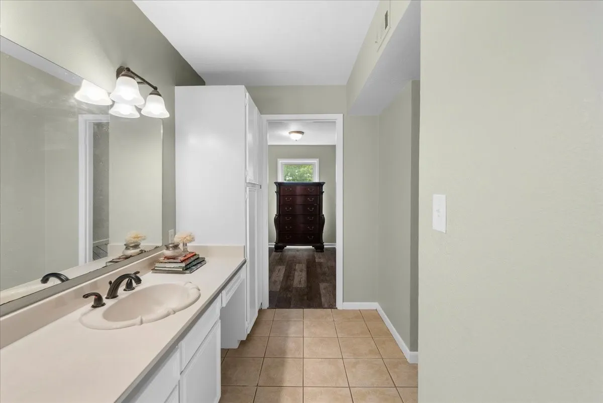 Single Family Residence For Sale in Navarro County , 3703 NW County Road 0016, Corsicana, Texas 75110, 4 Bedroom, 3 Bathroom, 2 Garage spaces, 2,600 Sqft, built in 1980, mls#21265219, Real Estate Agent in Corsicana, Homes For Sale in Navarro county, Homes For Sale in Corsicana, Realtor in Corsicana Texas, Real Estate Brokerage Independent Realty Texas, Luminita Cordes Realtor