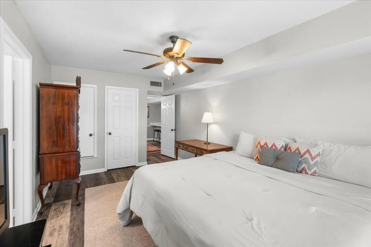 Single Family Residence For Sale in Navarro County , 3703 NW County Road 0016, Corsicana, Texas 75110, 4 Bedroom, 3 Bathroom, 2 Garage spaces, 2,600 Sqft, built in 1980, mls#21265219, Real Estate Agent in Corsicana, Homes For Sale in Navarro county, Homes For Sale in Corsicana, Realtor in Corsicana Texas, Real Estate Brokerage Independent Realty Texas, Luminita Cordes Realtor