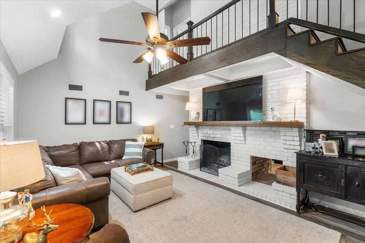 Single Family Residence For Sale in Navarro County , 3703 NW County Road 0016, Corsicana, Texas 75110, 4 Bedroom, 3 Bathroom, 2 Garage spaces, 2,600 Sqft, built in 1980, mls#21265219, Real Estate Agent in Corsicana, Homes For Sale in Navarro county, Homes For Sale in Corsicana, Realtor in Corsicana Texas, Real Estate Brokerage Independent Realty Texas, Luminita Cordes Realtor