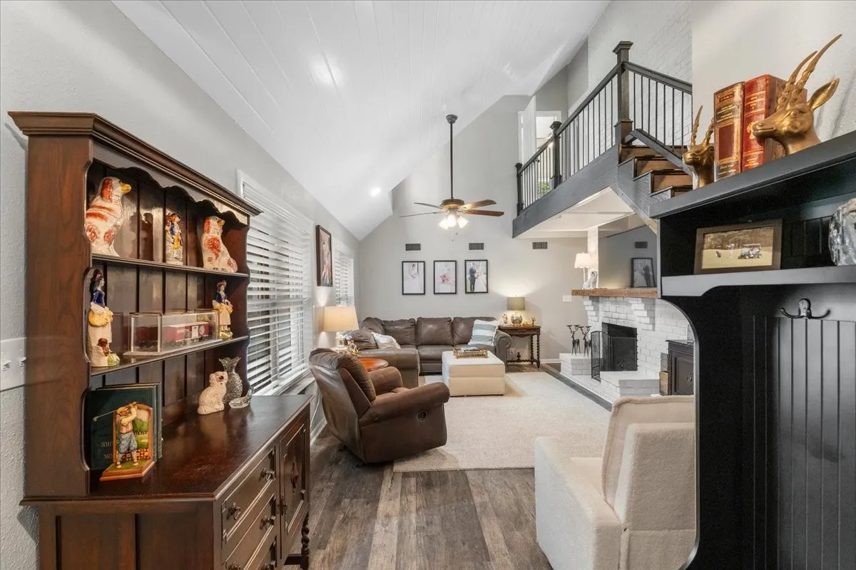 Single Family Residence For Sale in Navarro County , 3703 NW County Road 0016, Corsicana, Texas 75110, 4 Bedroom, 3 Bathroom, 2 Garage spaces, 2,600 Sqft, built in 1980, mls#21265219, Real Estate Agent in Corsicana, Homes For Sale in Navarro county, Homes For Sale in Corsicana, Realtor in Corsicana Texas, Real Estate Brokerage Independent Realty Texas, Luminita Cordes Realtor