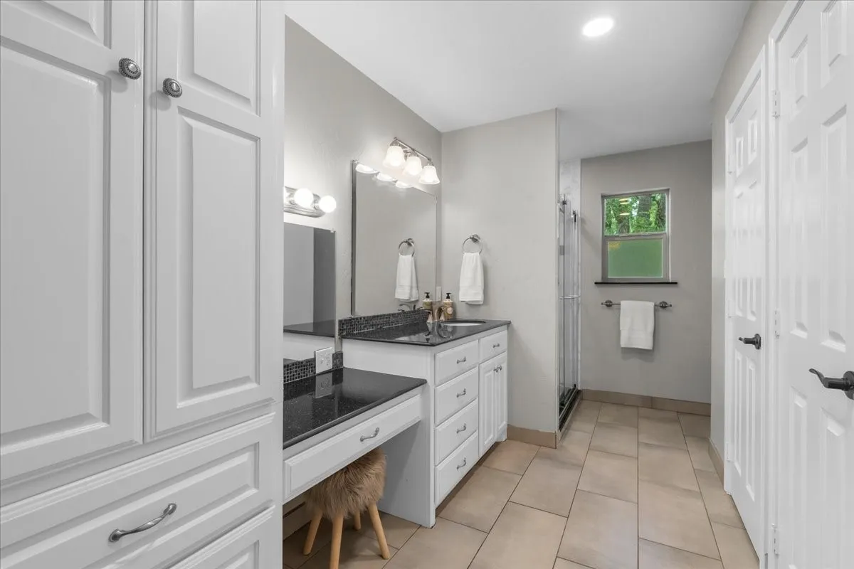 Single Family Residence For Sale in Navarro County , 3703 NW County Road 0016, Corsicana, Texas 75110, 4 Bedroom, 3 Bathroom, 2 Garage spaces, 2,600 Sqft, built in 1980, mls#21265219, Real Estate Agent in Corsicana, Homes For Sale in Navarro county, Homes For Sale in Corsicana, Realtor in Corsicana Texas, Real Estate Brokerage Independent Realty Texas, Luminita Cordes Realtor