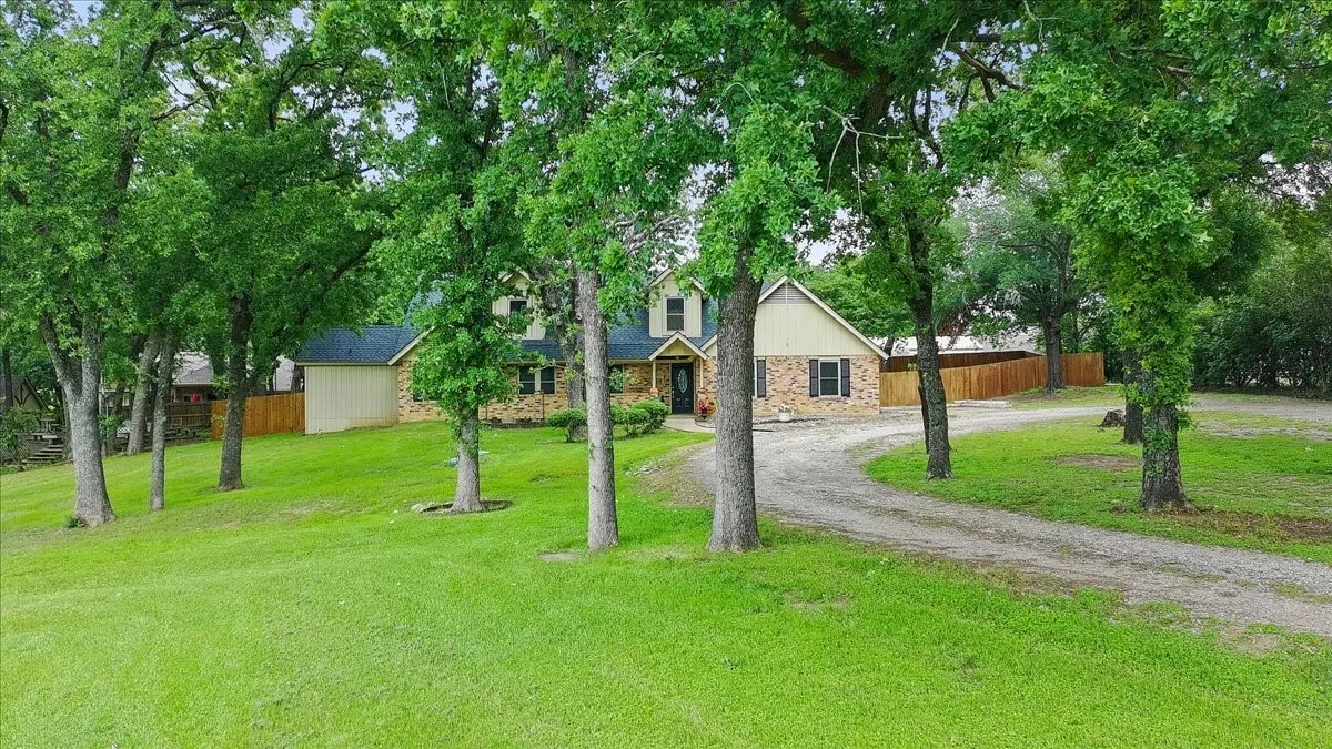 Single Family Residence For Sale in Navarro County , 3703 NW County Road 0016, Corsicana, Texas 75110, 4 Bedroom, 3 Bathroom, 2 Garage spaces, 2,600 Sqft, built in 1980, mls#21265219, Real Estate Agent in Corsicana, Homes For Sale in Navarro county, Homes For Sale in Corsicana, Realtor in Corsicana Texas, Real Estate Brokerage Independent Realty Texas, Luminita Cordes Realtor