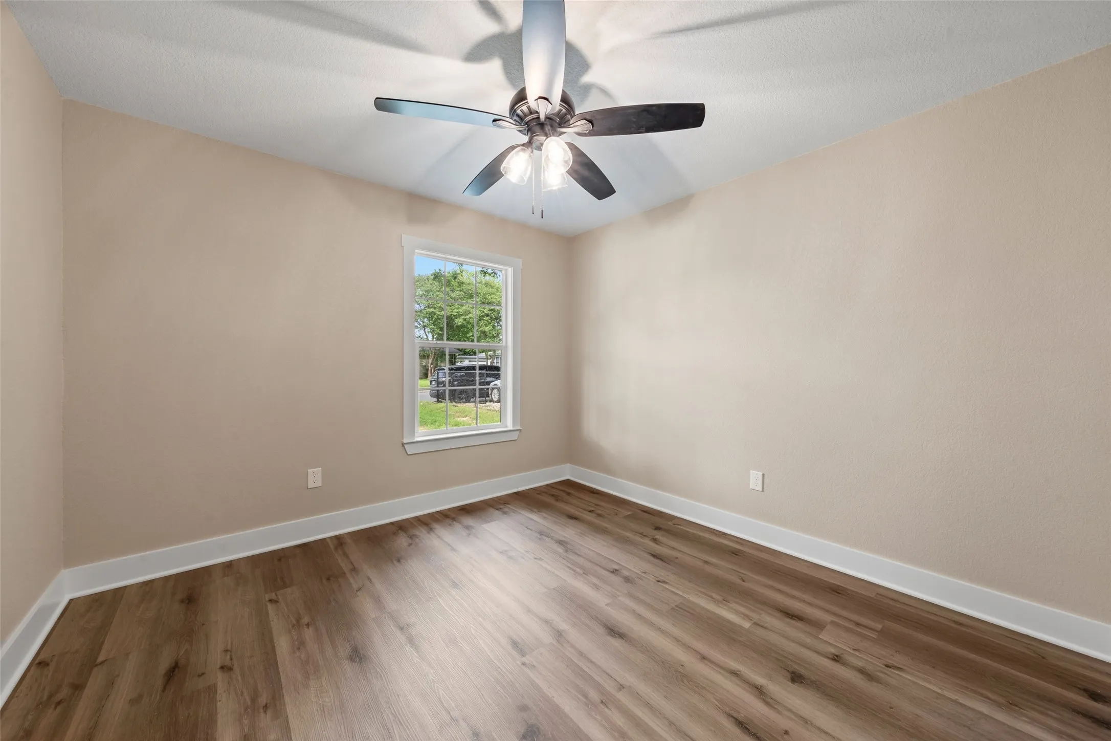 Single Family Residence For Sale in Mc Lennan County , 1909 Columbia Street, Waco, Texas 76711, 3 Bedroom, 2 Bathroom, Garage spaces, 1,315 Sqft, built in 1951, mls#21265454, Real Estate Agent in Waco, Homes For Sale in Mc Lennan county, Homes For Sale in Waco, Realtor in Waco Texas, Real Estate Brokerage Independent Realty Texas, Luminita Cordes Realtor
