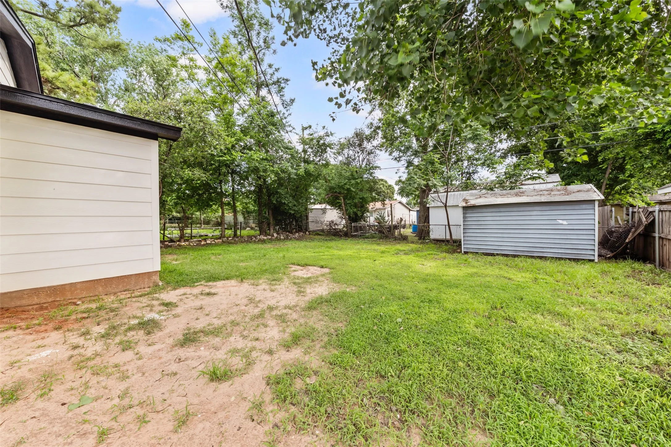 Single Family Residence For Sale in Mc Lennan County , 1909 Columbia Street, Waco, Texas 76711, 3 Bedroom, 2 Bathroom, Garage spaces, 1,315 Sqft, built in 1951, mls#21265454, Real Estate Agent in Waco, Homes For Sale in Mc Lennan county, Homes For Sale in Waco, Realtor in Waco Texas, Real Estate Brokerage Independent Realty Texas, Luminita Cordes Realtor