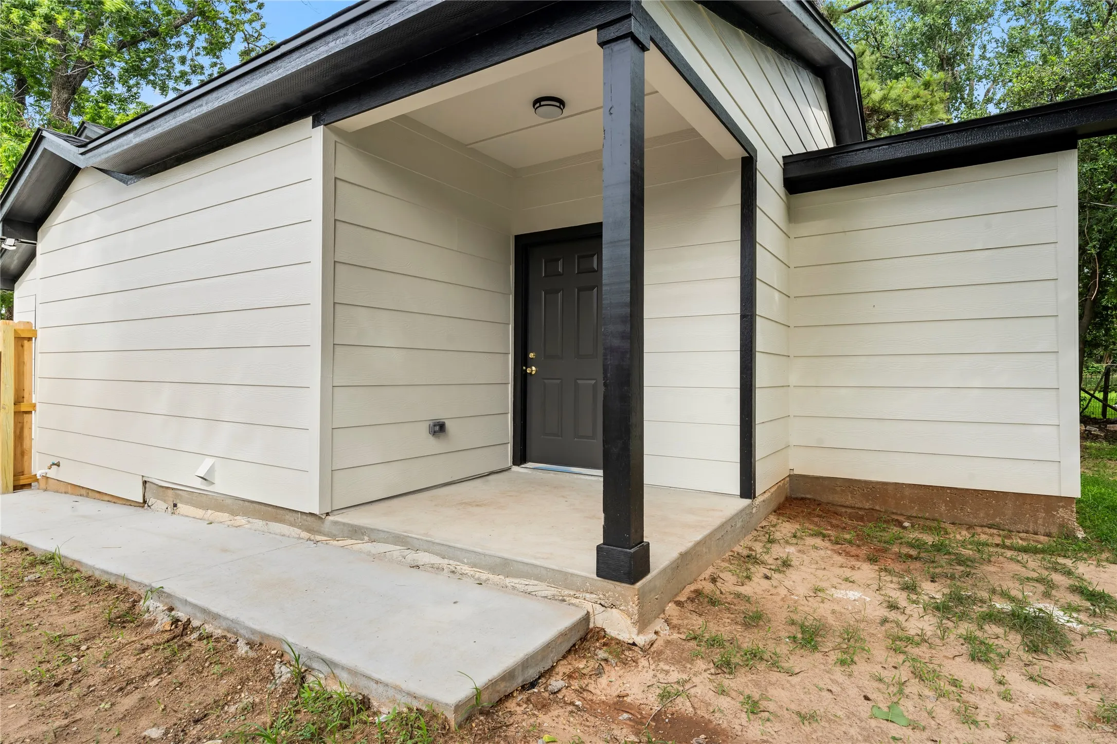 Single Family Residence For Sale in Mc Lennan County , 1909 Columbia Street, Waco, Texas 76711, 3 Bedroom, 2 Bathroom, Garage spaces, 1,315 Sqft, built in 1951, mls#21265454, Real Estate Agent in Waco, Homes For Sale in Mc Lennan county, Homes For Sale in Waco, Realtor in Waco Texas, Real Estate Brokerage Independent Realty Texas, Luminita Cordes Realtor