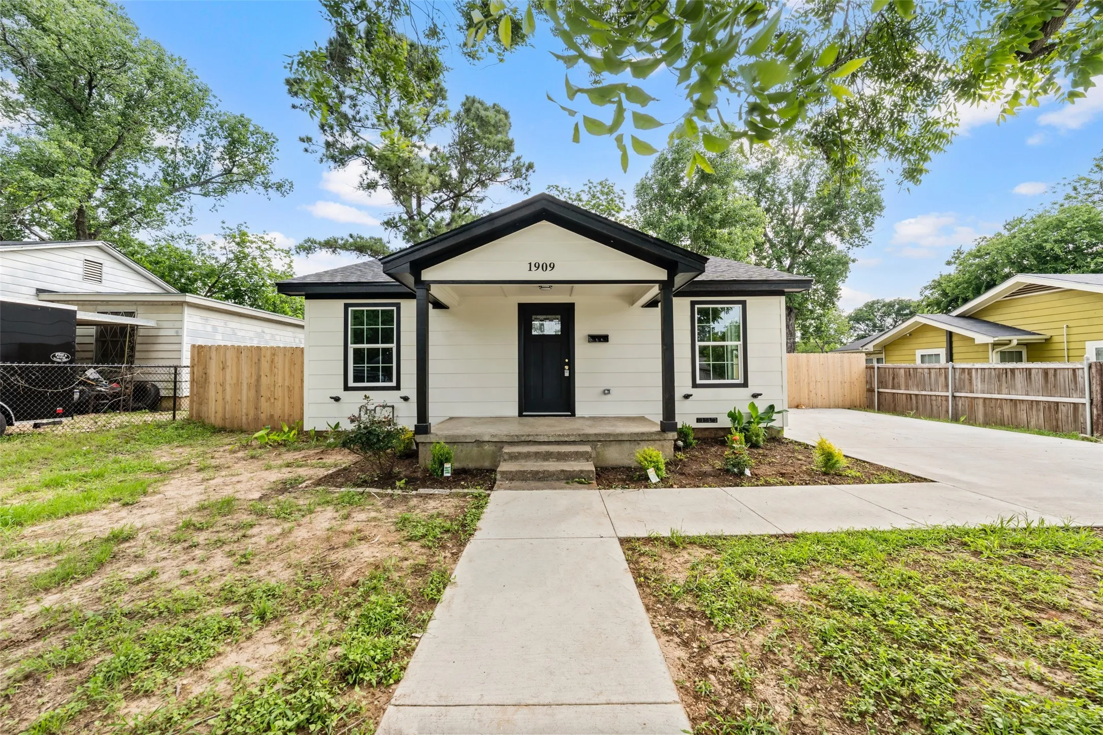 Single Family Residence For Sale in Mc Lennan County , 1909 Columbia Street, Waco, Texas 76711, 3 Bedroom, 2 Bathroom, Garage spaces, 1,315 Sqft, built in 1951, mls#21265454, Real Estate Agent in Waco, Homes For Sale in Mc Lennan county, Homes For Sale in Waco, Realtor in Waco Texas, Real Estate Brokerage Independent Realty Texas, Luminita Cordes Realtor