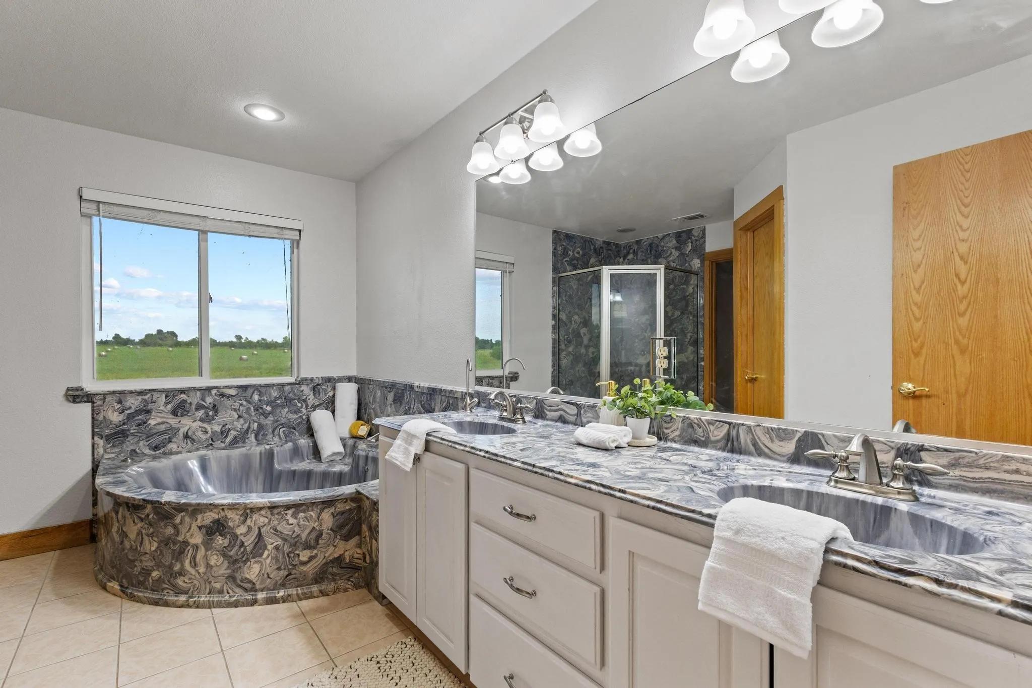 Single Family Residence For Sale in Hunt County , 2972 County Road 4826, Wolfe City, Texas 75496, 4 Bedroom, 3 Bathroom, 3 Garage spaces, 3,090 Sqft, built in 2007, mls#21265476, Real Estate Agent in Wolfe City, Homes For Sale in Hunt county, Homes For Sale in Wolfe City, Realtor in Wolfe City Texas, Real Estate Brokerage Independent Realty Texas, Luminita Cordes Realtor