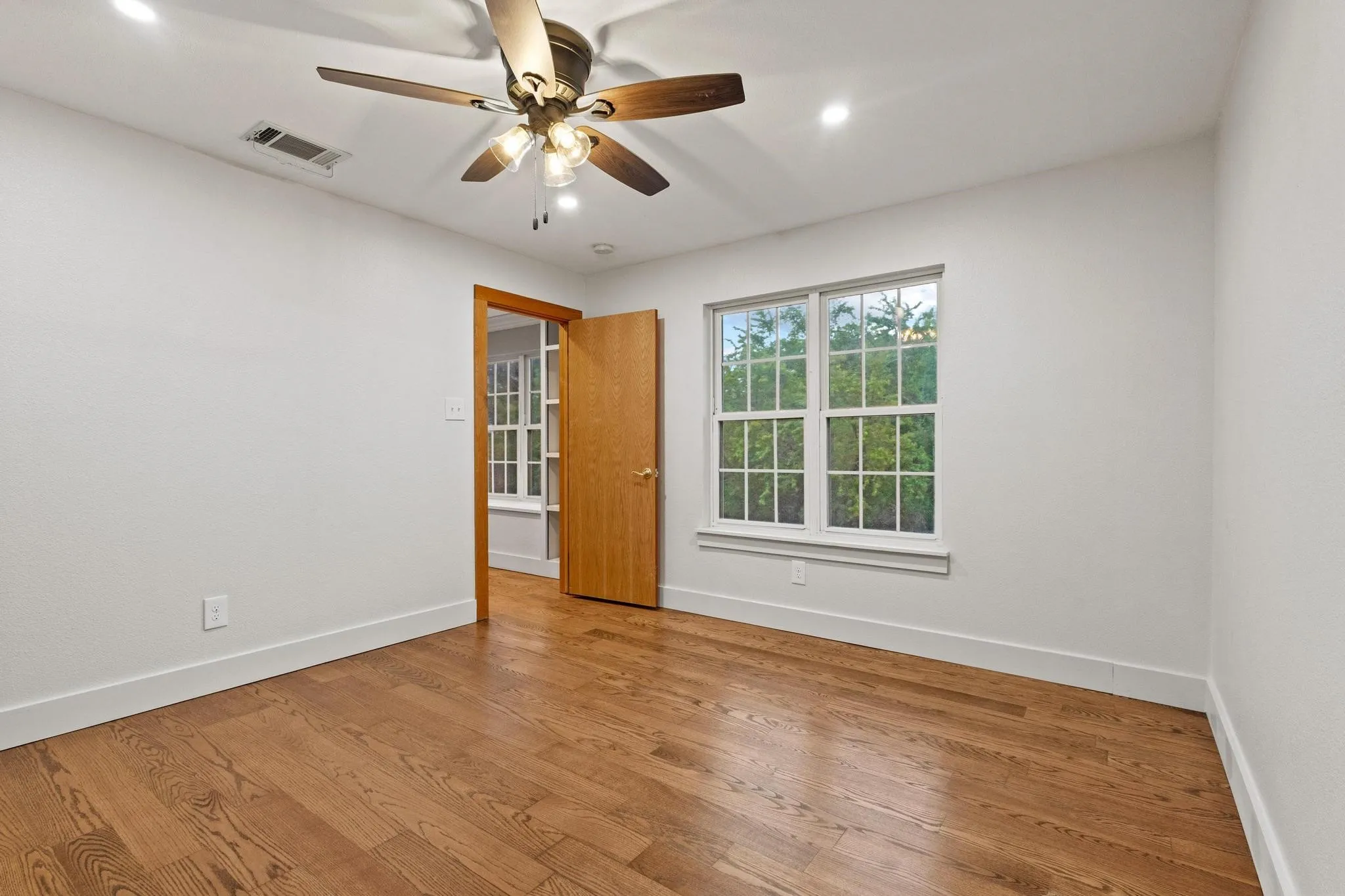 Single Family Residence For Sale in Hunt County , 2972 County Road 4826, Wolfe City, Texas 75496, 4 Bedroom, 3 Bathroom, 3 Garage spaces, 3,090 Sqft, built in 2007, mls#21265476, Real Estate Agent in Wolfe City, Homes For Sale in Hunt county, Homes For Sale in Wolfe City, Realtor in Wolfe City Texas, Real Estate Brokerage Independent Realty Texas, Luminita Cordes Realtor