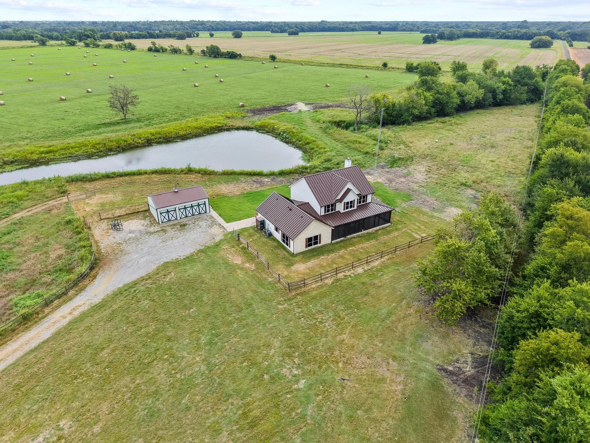Single Family Residence For Sale in Hunt County , 2972 County Road 4826, Wolfe City, Texas 75496, 4 Bedroom, 3 Bathroom, 3 Garage spaces, 3,090 Sqft, built in 2007, mls#21265476, Real Estate Agent in Wolfe City, Homes For Sale in Hunt county, Homes For Sale in Wolfe City, Realtor in Wolfe City Texas, Real Estate Brokerage Independent Realty Texas, Luminita Cordes Realtor