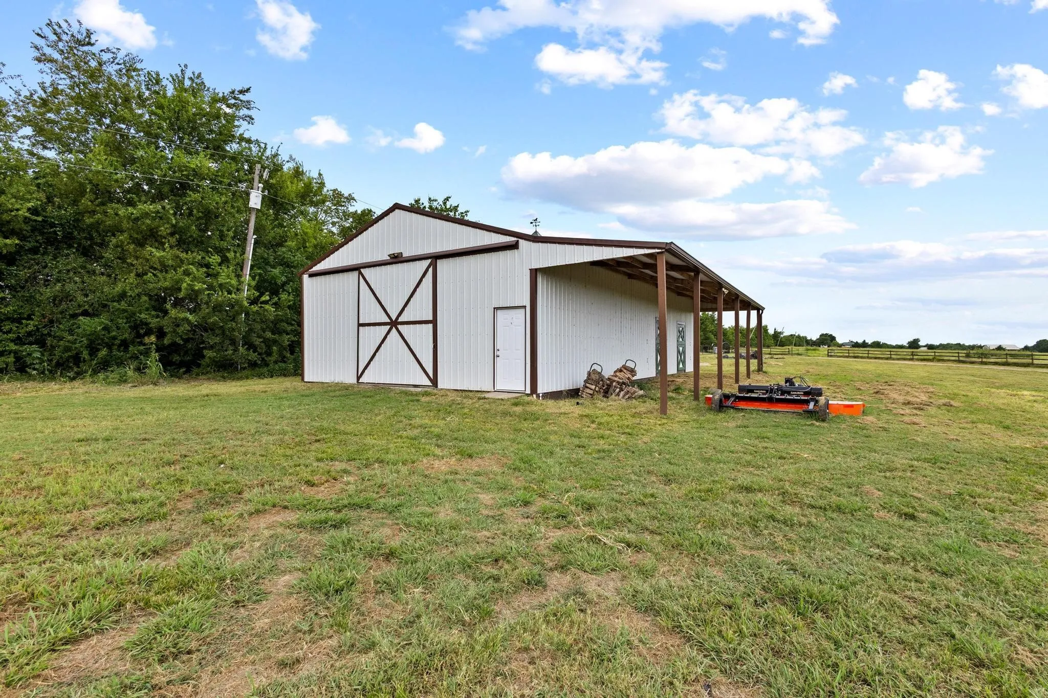 Single Family Residence For Sale in Hunt County , 2972 County Road 4826, Wolfe City, Texas 75496, 4 Bedroom, 3 Bathroom, 3 Garage spaces, 3,090 Sqft, built in 2007, mls#21265476, Real Estate Agent in Wolfe City, Homes For Sale in Hunt county, Homes For Sale in Wolfe City, Realtor in Wolfe City Texas, Real Estate Brokerage Independent Realty Texas, Luminita Cordes Realtor