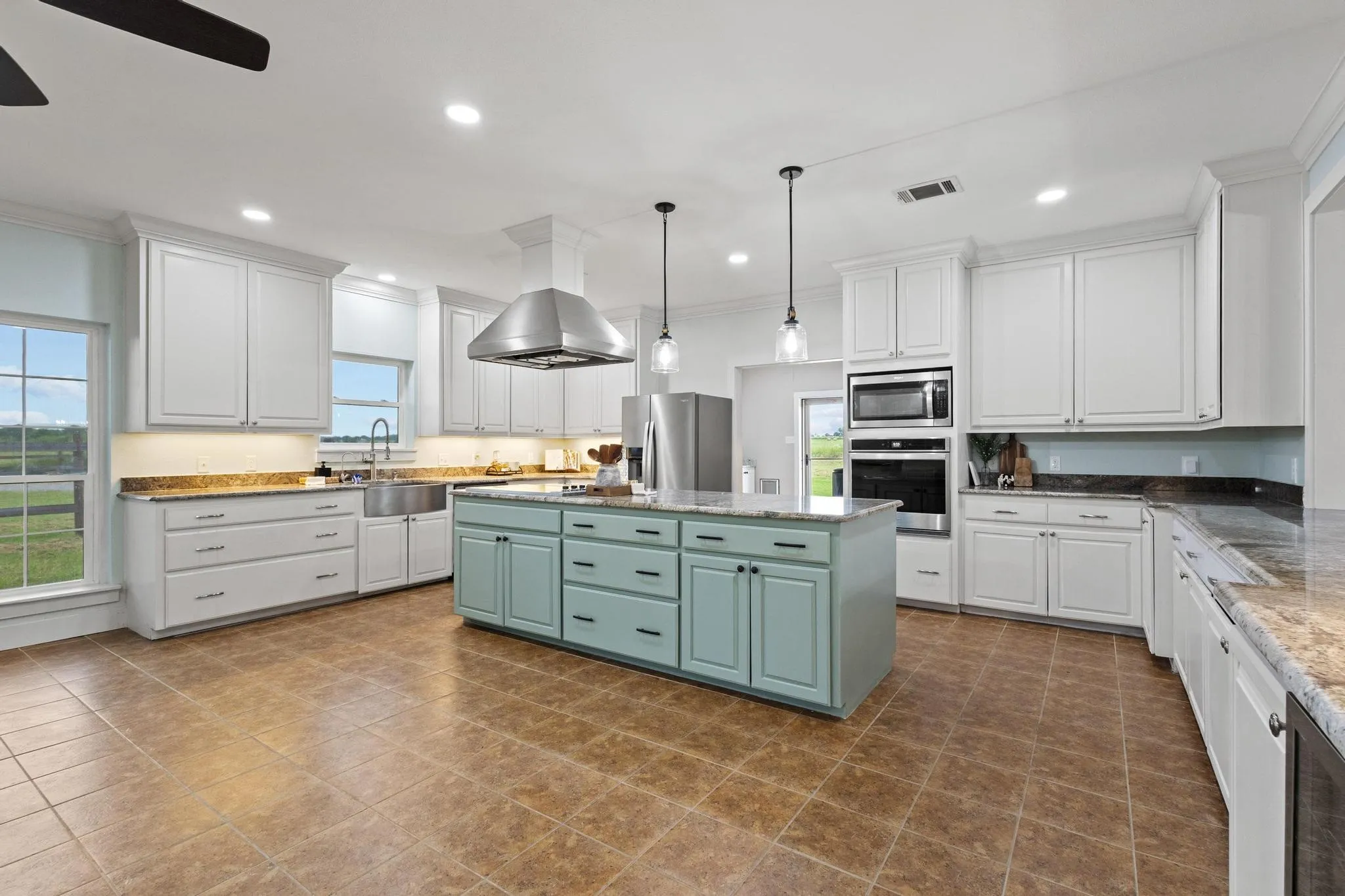 Single Family Residence For Sale in Hunt County , 2972 County Road 4826, Wolfe City, Texas 75496, 4 Bedroom, 3 Bathroom, 3 Garage spaces, 3,090 Sqft, built in 2007, mls#21265476, Real Estate Agent in Wolfe City, Homes For Sale in Hunt county, Homes For Sale in Wolfe City, Realtor in Wolfe City Texas, Real Estate Brokerage Independent Realty Texas, Luminita Cordes Realtor