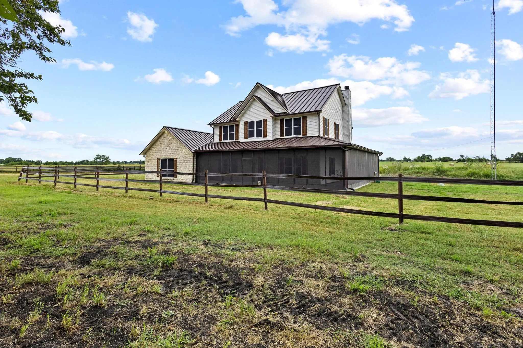 Single Family Residence For Sale in Hunt County , 2972 County Road 4826, Wolfe City, Texas 75496, 4 Bedroom, 3 Bathroom, 3 Garage spaces, 3,090 Sqft, built in 2007, mls#21265476, Real Estate Agent in Wolfe City, Homes For Sale in Hunt county, Homes For Sale in Wolfe City, Realtor in Wolfe City Texas, Real Estate Brokerage Independent Realty Texas, Luminita Cordes Realtor