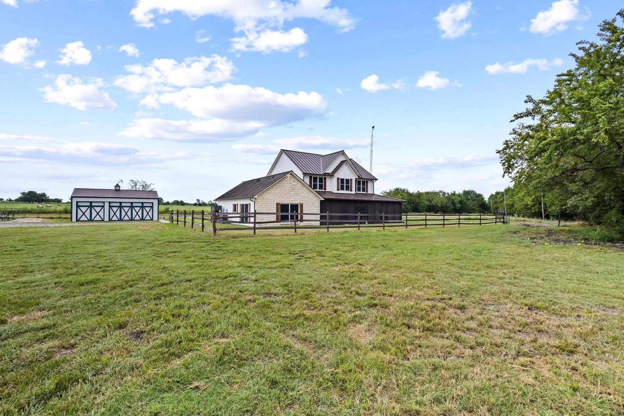 Single Family Residence For Sale in Hunt County , 2972 County Road 4826, Wolfe City, Texas 75496, 4 Bedroom, 3 Bathroom, 3 Garage spaces, 3,090 Sqft, built in 2007, mls#21265476, Real Estate Agent in Wolfe City, Homes For Sale in Hunt county, Homes For Sale in Wolfe City, Realtor in Wolfe City Texas, Real Estate Brokerage Independent Realty Texas, Luminita Cordes Realtor
