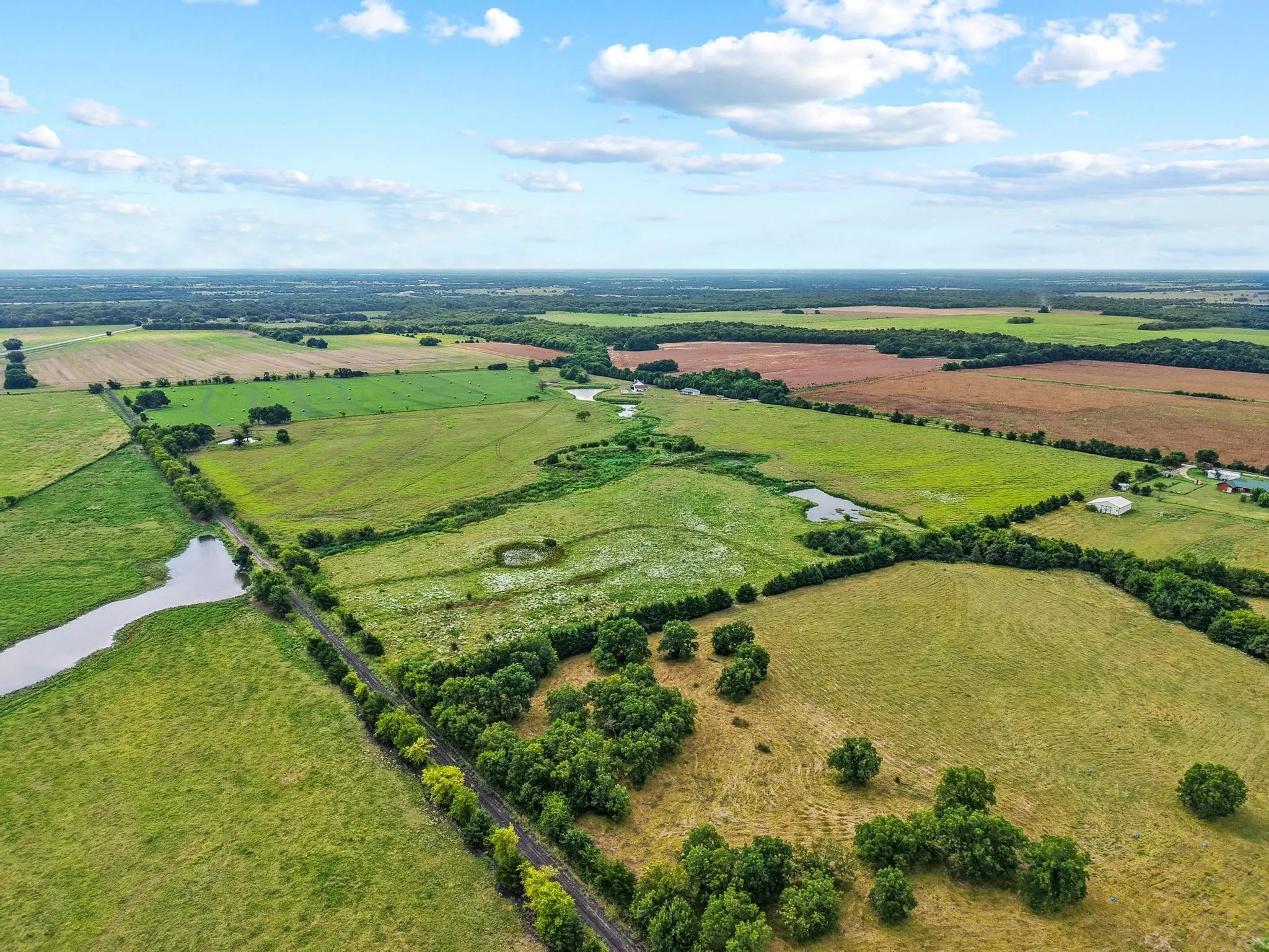 Single Family Residence For Sale in Hunt County , 2972 County Road 4826, Wolfe City, Texas 75496, 4 Bedroom, 3 Bathroom, 3 Garage spaces, 3,090 Sqft, built in 2007, mls#21265476, Real Estate Agent in Wolfe City, Homes For Sale in Hunt county, Homes For Sale in Wolfe City, Realtor in Wolfe City Texas, Real Estate Brokerage Independent Realty Texas, Luminita Cordes Realtor