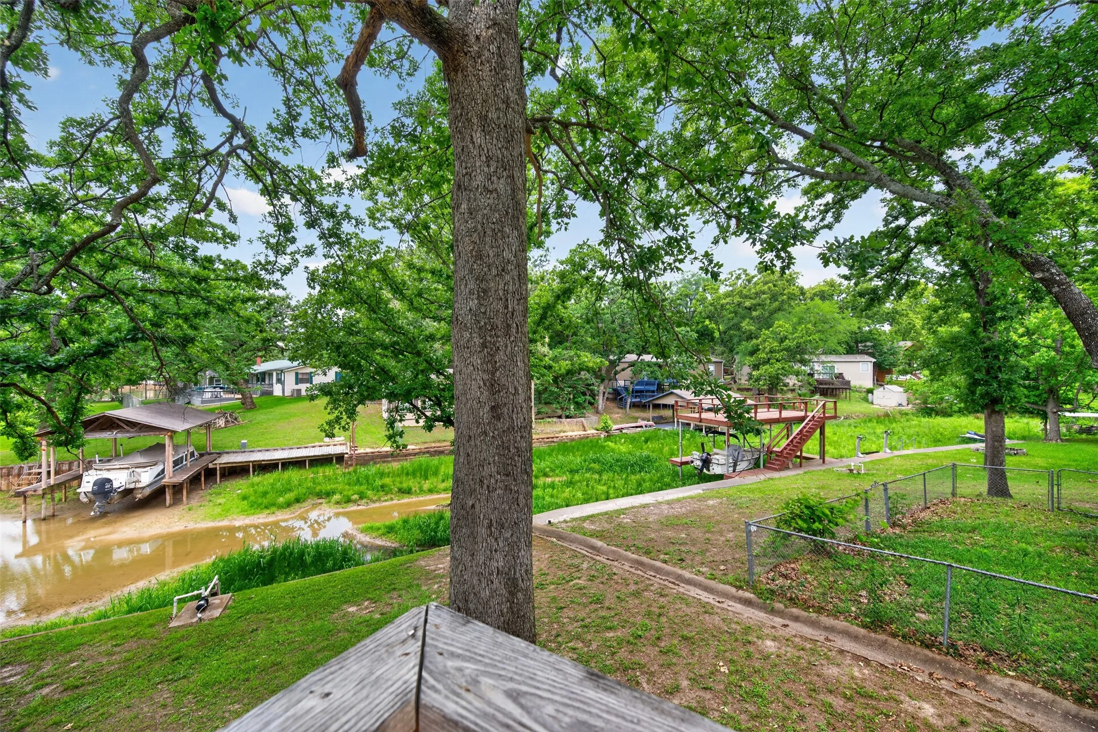 Mobile Home For Sale in Henderson County , 115 Wren Lane, Gun Barrel City, Texas 75156, 3 Bedroom, 2 Bathroom, Garage spaces, 1,512 Sqft, built in 2001, mls#21264474, Real Estate Agent in Gun Barrel City, Homes For Sale in Henderson county, Homes For Sale in Gun Barrel City, Realtor in Gun Barrel City Texas, Real Estate Brokerage Independent Realty Texas, Luminita Cordes Realtor