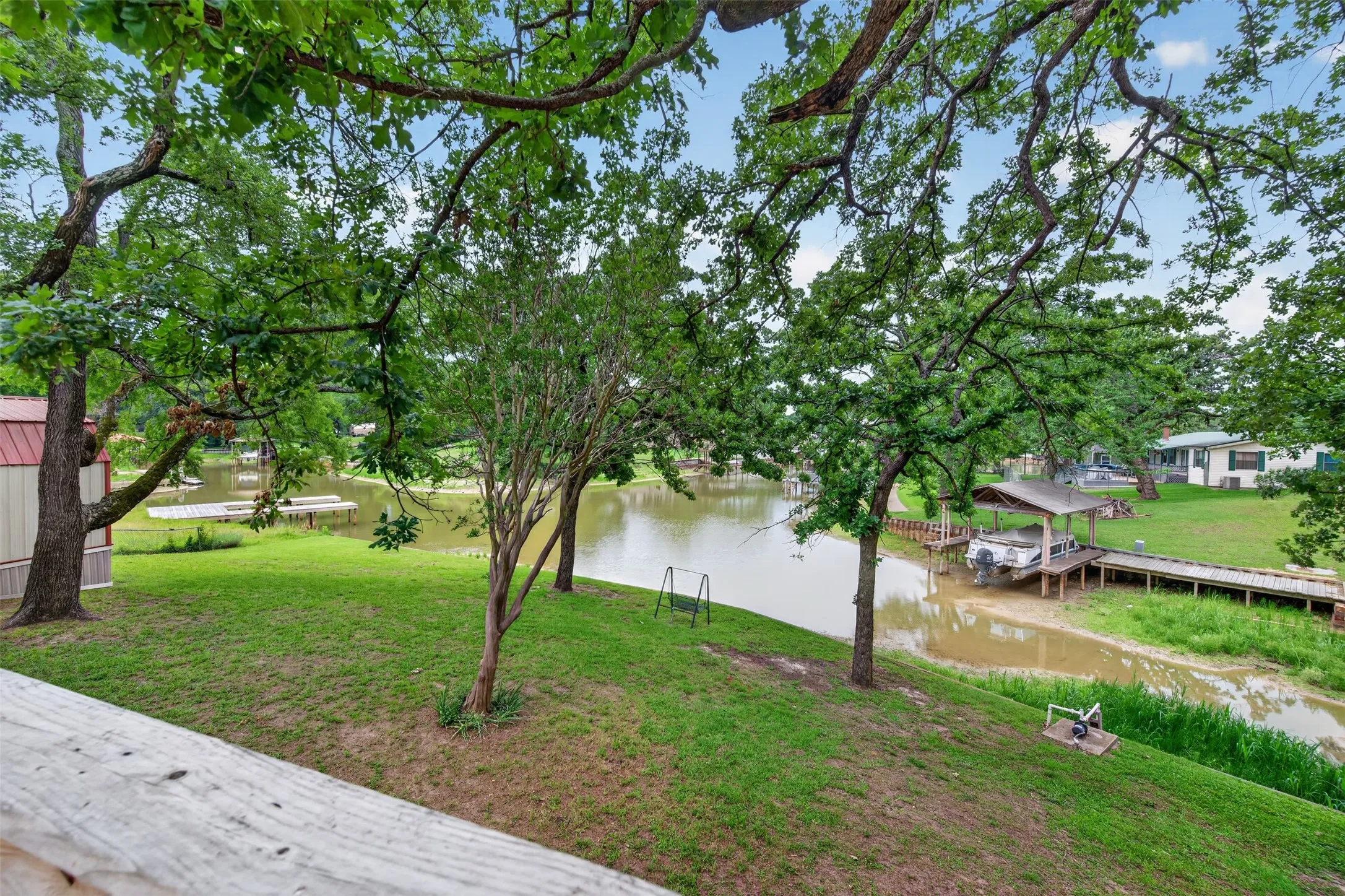 Mobile Home For Sale in Henderson County , 115 Wren Lane, Gun Barrel City, Texas 75156, 3 Bedroom, 2 Bathroom, Garage spaces, 1,512 Sqft, built in 2001, mls#21264474, Real Estate Agent in Gun Barrel City, Homes For Sale in Henderson county, Homes For Sale in Gun Barrel City, Realtor in Gun Barrel City Texas, Real Estate Brokerage Independent Realty Texas, Luminita Cordes Realtor