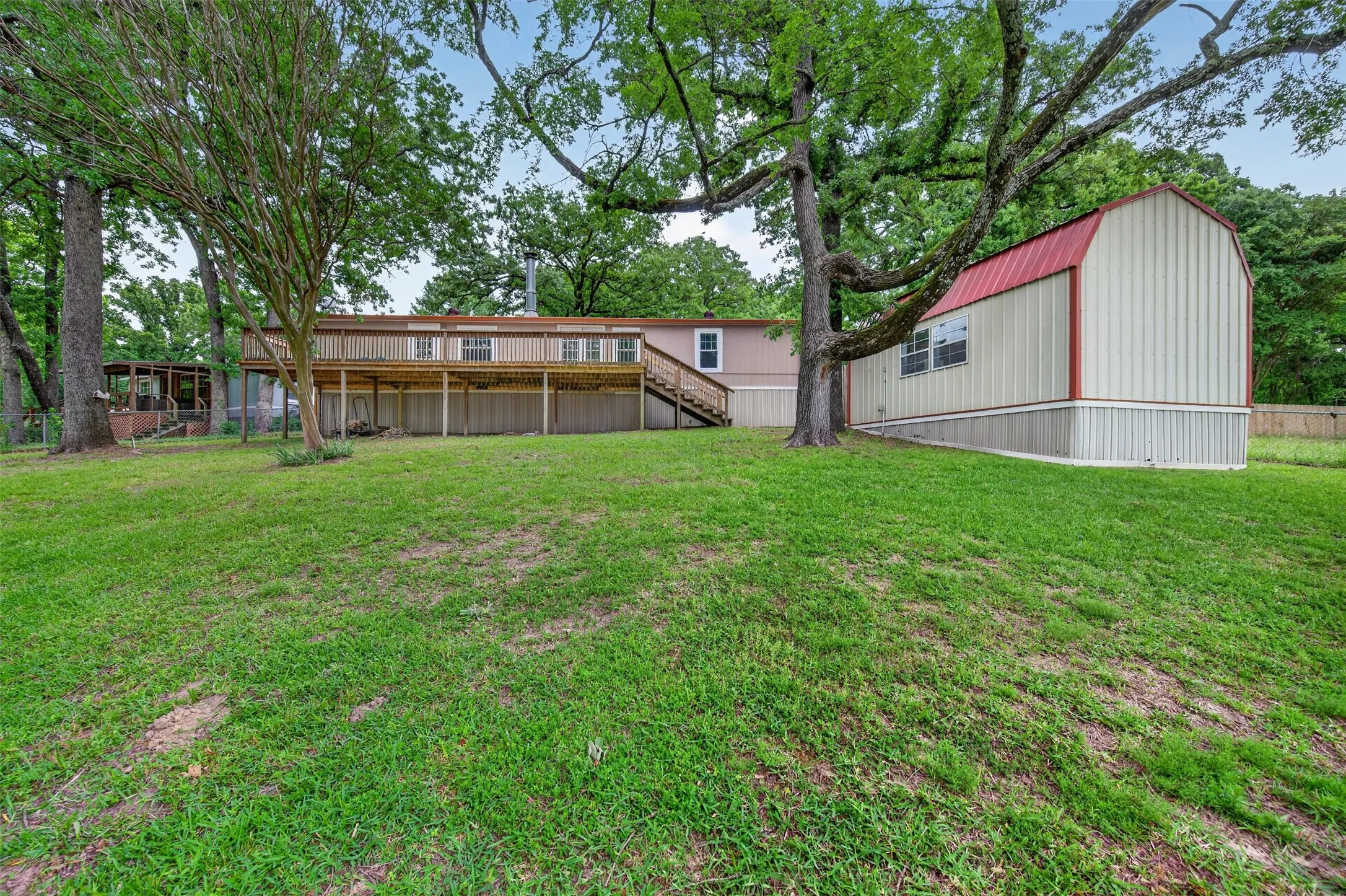 Mobile Home For Sale in Henderson County , 115 Wren Lane, Gun Barrel City, Texas 75156, 3 Bedroom, 2 Bathroom, Garage spaces, 1,512 Sqft, built in 2001, mls#21264474, Real Estate Agent in Gun Barrel City, Homes For Sale in Henderson county, Homes For Sale in Gun Barrel City, Realtor in Gun Barrel City Texas, Real Estate Brokerage Independent Realty Texas, Luminita Cordes Realtor