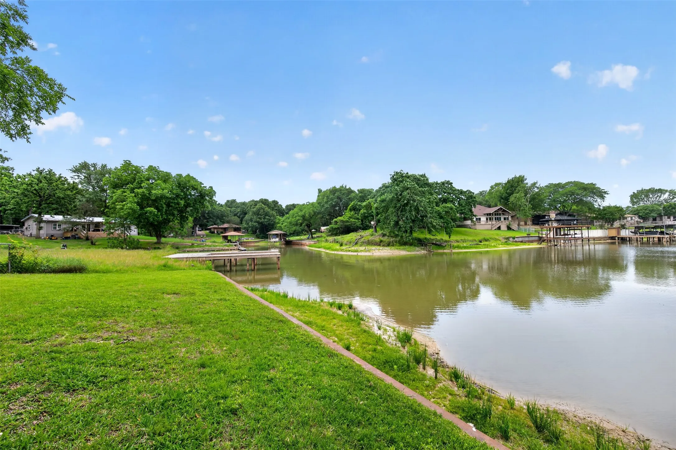 Mobile Home For Sale in Henderson County , 115 Wren Lane, Gun Barrel City, Texas 75156, 3 Bedroom, 2 Bathroom, Garage spaces, 1,512 Sqft, built in 2001, mls#21264474, Real Estate Agent in Gun Barrel City, Homes For Sale in Henderson county, Homes For Sale in Gun Barrel City, Realtor in Gun Barrel City Texas, Real Estate Brokerage Independent Realty Texas, Luminita Cordes Realtor