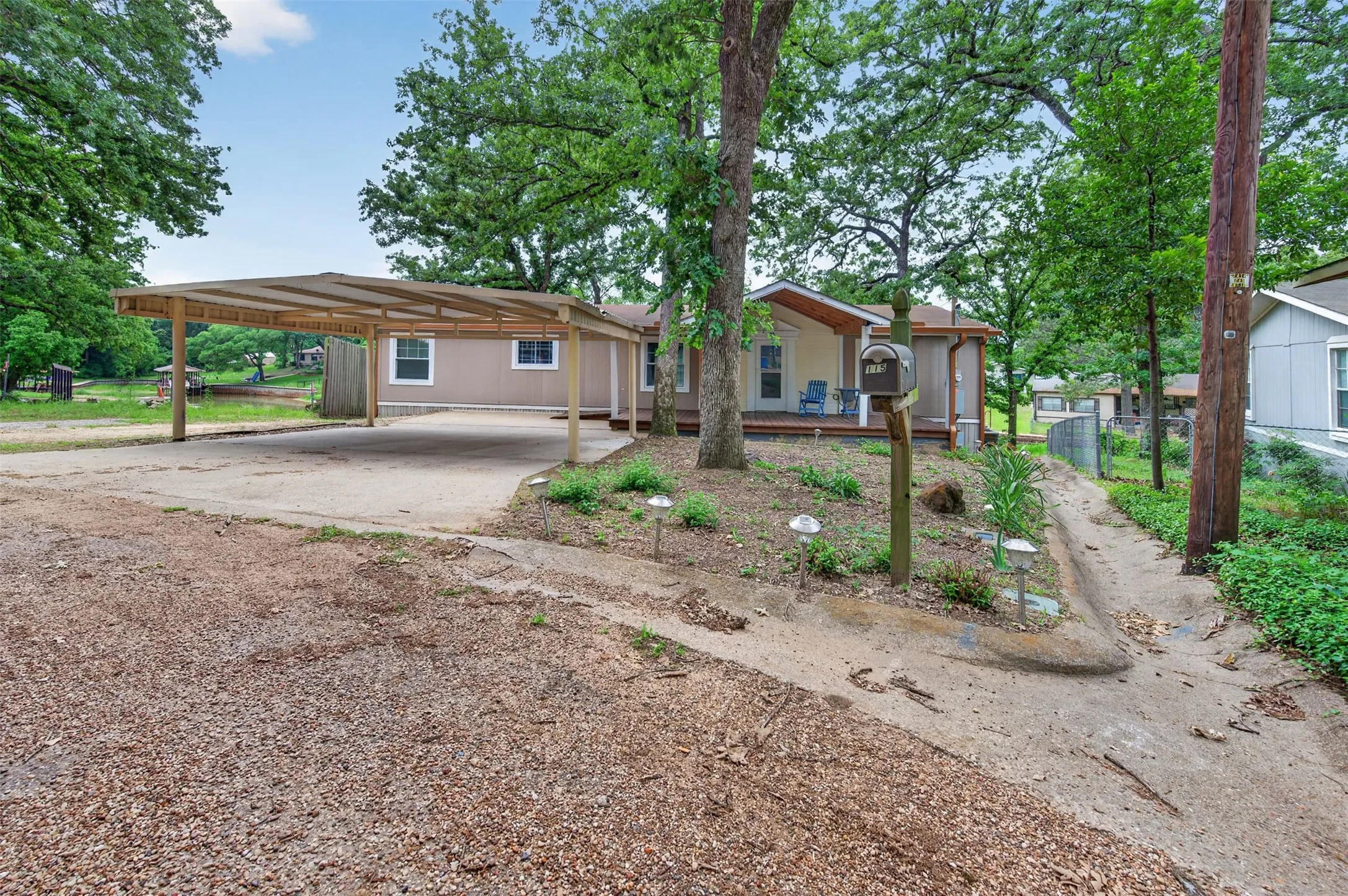 Mobile Home For Sale in Henderson County , 115 Wren Lane, Gun Barrel City, Texas 75156, 3 Bedroom, 2 Bathroom, Garage spaces, 1,512 Sqft, built in 2001, mls#21264474, Real Estate Agent in Gun Barrel City, Homes For Sale in Henderson county, Homes For Sale in Gun Barrel City, Realtor in Gun Barrel City Texas, Real Estate Brokerage Independent Realty Texas, Luminita Cordes Realtor