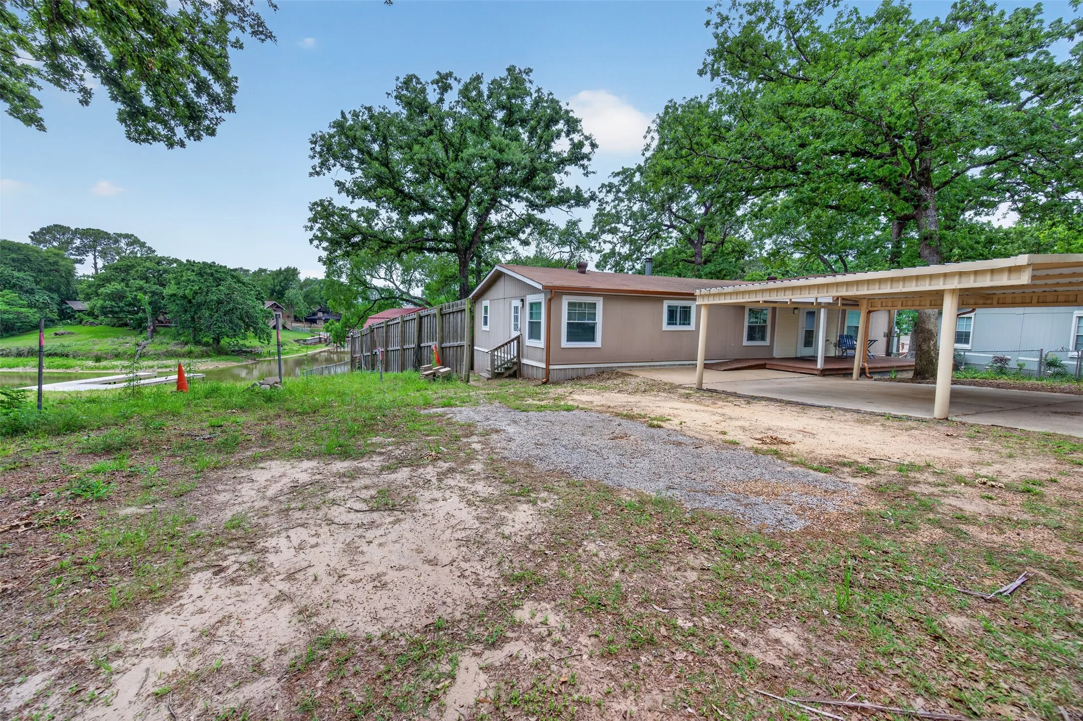 Mobile Home For Sale in Henderson County , 115 Wren Lane, Gun Barrel City, Texas 75156, 3 Bedroom, 2 Bathroom, Garage spaces, 1,512 Sqft, built in 2001, mls#21264474, Real Estate Agent in Gun Barrel City, Homes For Sale in Henderson county, Homes For Sale in Gun Barrel City, Realtor in Gun Barrel City Texas, Real Estate Brokerage Independent Realty Texas, Luminita Cordes Realtor