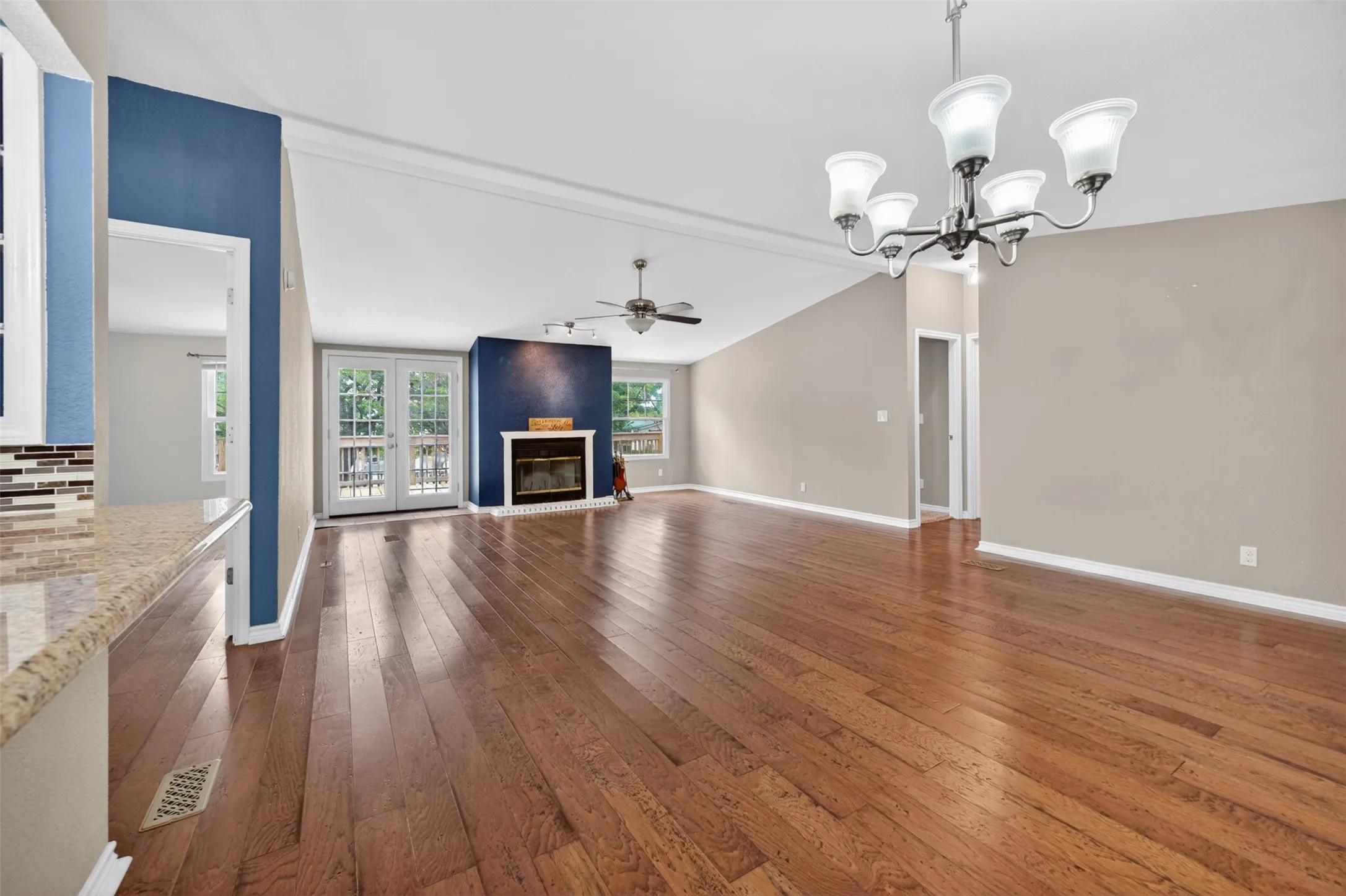 Mobile Home For Sale in Henderson County , 115 Wren Lane, Gun Barrel City, Texas 75156, 3 Bedroom, 2 Bathroom, Garage spaces, 1,512 Sqft, built in 2001, mls#21264474, Real Estate Agent in Gun Barrel City, Homes For Sale in Henderson county, Homes For Sale in Gun Barrel City, Realtor in Gun Barrel City Texas, Real Estate Brokerage Independent Realty Texas, Luminita Cordes Realtor