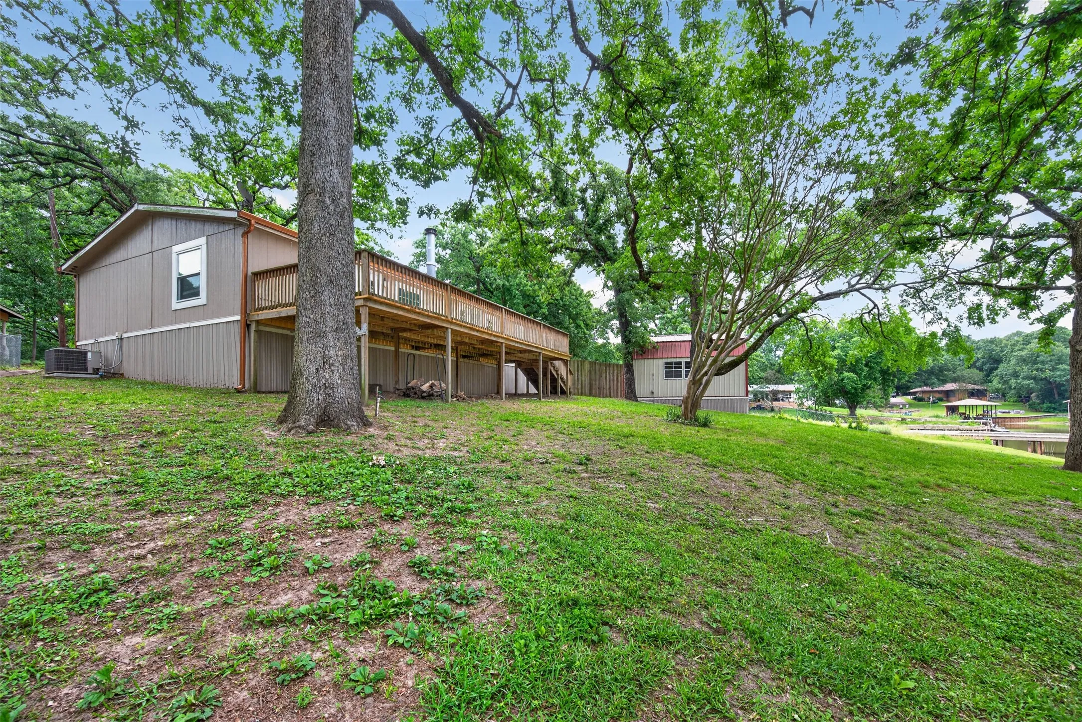 Mobile Home For Sale in Henderson County , 115 Wren Lane, Gun Barrel City, Texas 75156, 3 Bedroom, 2 Bathroom, Garage spaces, 1,512 Sqft, built in 2001, mls#21264474, Real Estate Agent in Gun Barrel City, Homes For Sale in Henderson county, Homes For Sale in Gun Barrel City, Realtor in Gun Barrel City Texas, Real Estate Brokerage Independent Realty Texas, Luminita Cordes Realtor