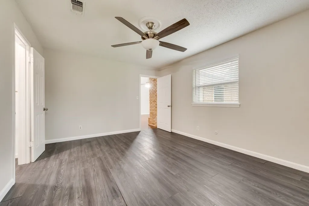 Single Family Residence For Sale in Tarrant County , 809 Buffalo Drive, Arlington, Texas 76013, 3 Bedroom, 2 Bathroom, 2 Garage spaces, 1,573 Sqft, built in 1968, mls#21262620, Real Estate Agent in Arlington, Homes For Sale in Tarrant county, Homes For Sale in Arlington, Realtor in Arlington Texas, Real Estate Brokerage Independent Realty Texas, Luminita Cordes Realtor