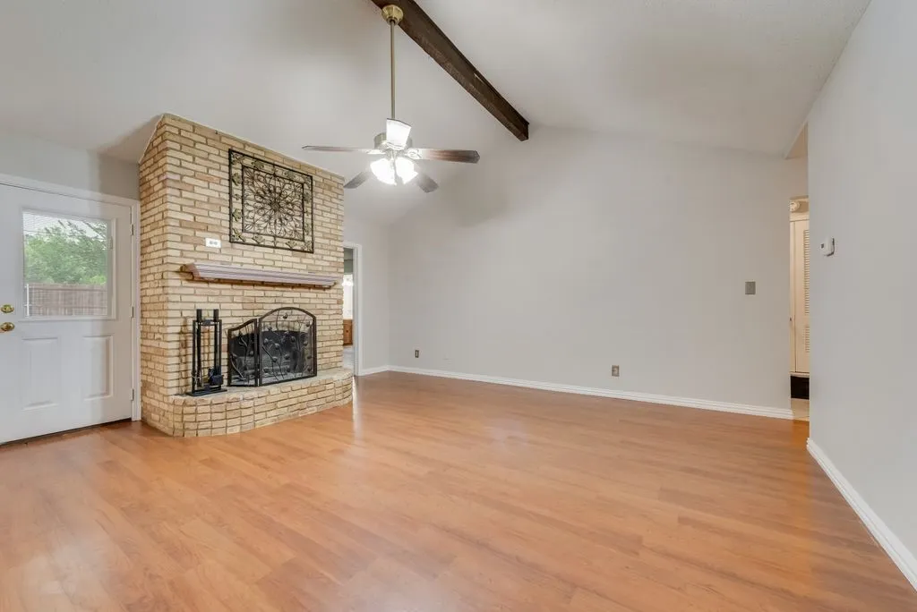 Single Family Residence For Sale in Tarrant County , 809 Buffalo Drive, Arlington, Texas 76013, 3 Bedroom, 2 Bathroom, 2 Garage spaces, 1,573 Sqft, built in 1968, mls#21262620, Real Estate Agent in Arlington, Homes For Sale in Tarrant county, Homes For Sale in Arlington, Realtor in Arlington Texas, Real Estate Brokerage Independent Realty Texas, Luminita Cordes Realtor