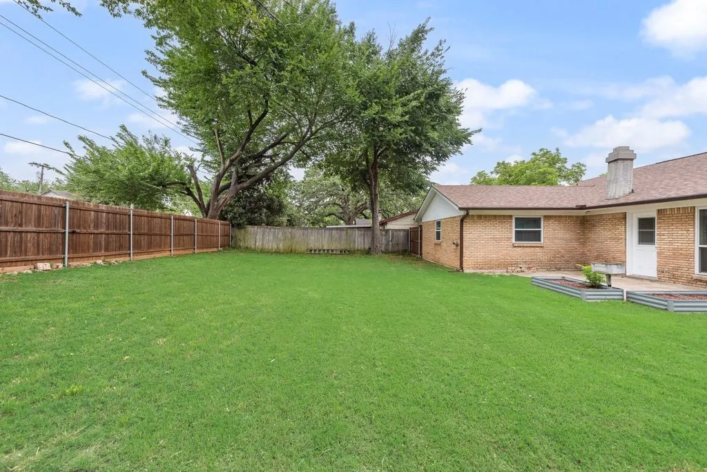 Single Family Residence For Sale in Tarrant County , 809 Buffalo Drive, Arlington, Texas 76013, 3 Bedroom, 2 Bathroom, 2 Garage spaces, 1,573 Sqft, built in 1968, mls#21262620, Real Estate Agent in Arlington, Homes For Sale in Tarrant county, Homes For Sale in Arlington, Realtor in Arlington Texas, Real Estate Brokerage Independent Realty Texas, Luminita Cordes Realtor