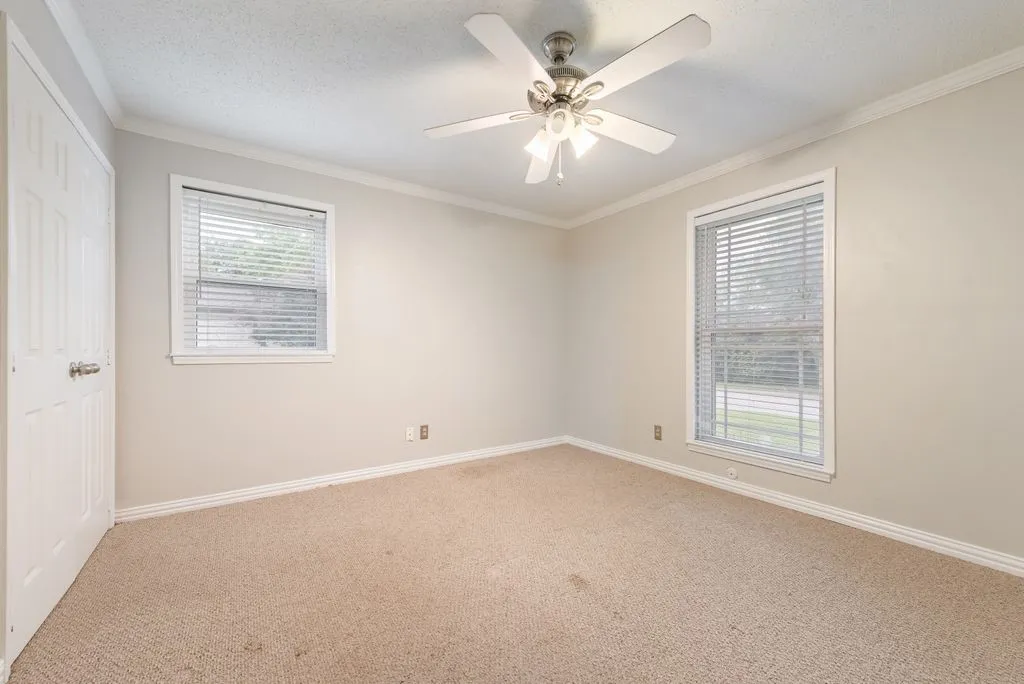 Single Family Residence For Sale in Tarrant County , 809 Buffalo Drive, Arlington, Texas 76013, 3 Bedroom, 2 Bathroom, 2 Garage spaces, 1,573 Sqft, built in 1968, mls#21262620, Real Estate Agent in Arlington, Homes For Sale in Tarrant county, Homes For Sale in Arlington, Realtor in Arlington Texas, Real Estate Brokerage Independent Realty Texas, Luminita Cordes Realtor