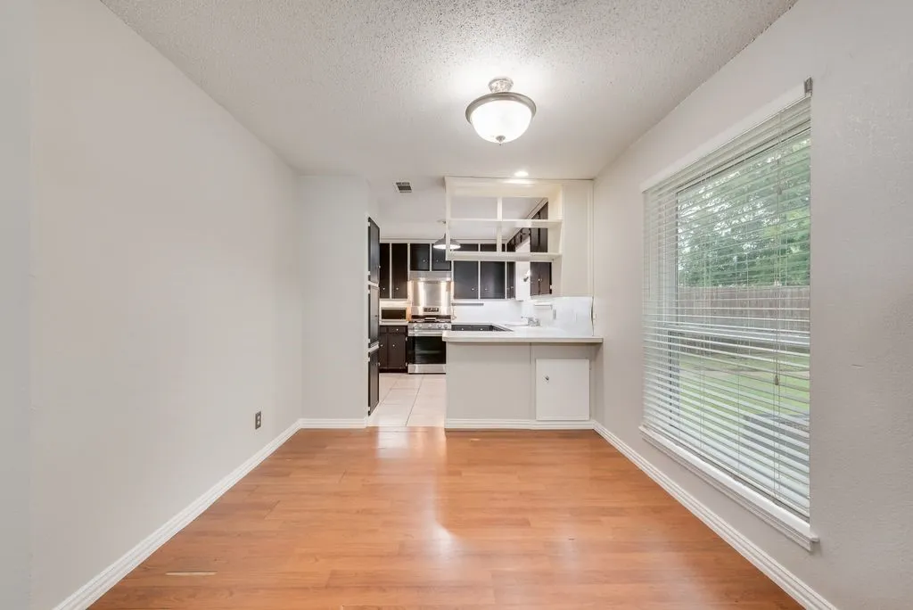 Single Family Residence For Sale in Tarrant County , 809 Buffalo Drive, Arlington, Texas 76013, 3 Bedroom, 2 Bathroom, 2 Garage spaces, 1,573 Sqft, built in 1968, mls#21262620, Real Estate Agent in Arlington, Homes For Sale in Tarrant county, Homes For Sale in Arlington, Realtor in Arlington Texas, Real Estate Brokerage Independent Realty Texas, Luminita Cordes Realtor