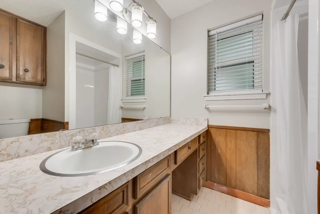 Single Family Residence For Sale in Tarrant County , 809 Buffalo Drive, Arlington, Texas 76013, 3 Bedroom, 2 Bathroom, 2 Garage spaces, 1,573 Sqft, built in 1968, mls#21262620, Real Estate Agent in Arlington, Homes For Sale in Tarrant county, Homes For Sale in Arlington, Realtor in Arlington Texas, Real Estate Brokerage Independent Realty Texas, Luminita Cordes Realtor