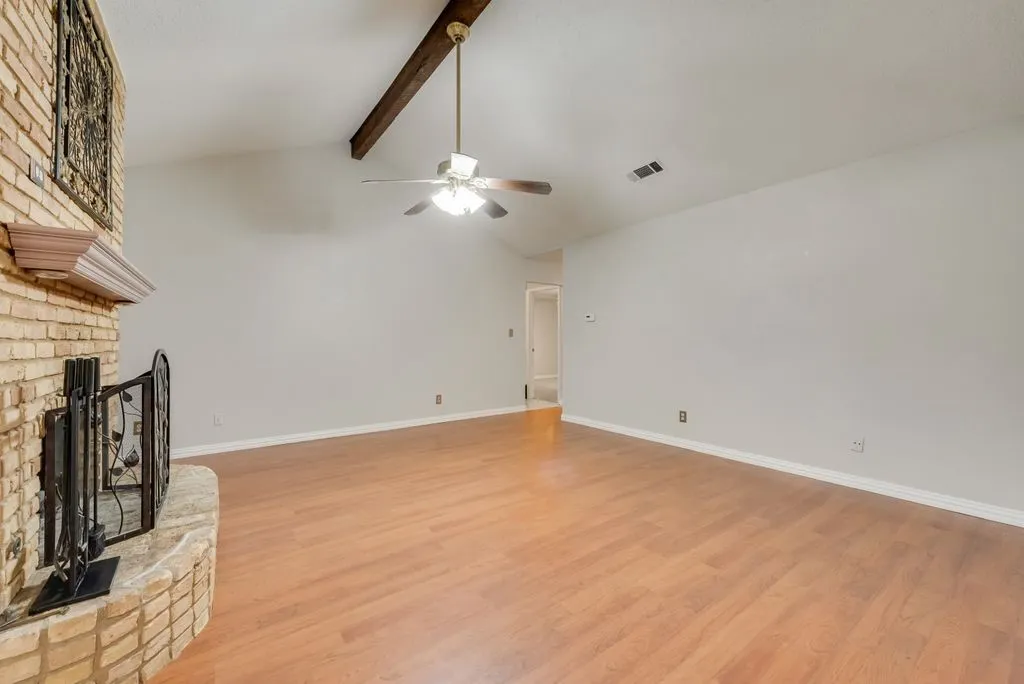 Single Family Residence For Sale in Tarrant County , 809 Buffalo Drive, Arlington, Texas 76013, 3 Bedroom, 2 Bathroom, 2 Garage spaces, 1,573 Sqft, built in 1968, mls#21262620, Real Estate Agent in Arlington, Homes For Sale in Tarrant county, Homes For Sale in Arlington, Realtor in Arlington Texas, Real Estate Brokerage Independent Realty Texas, Luminita Cordes Realtor