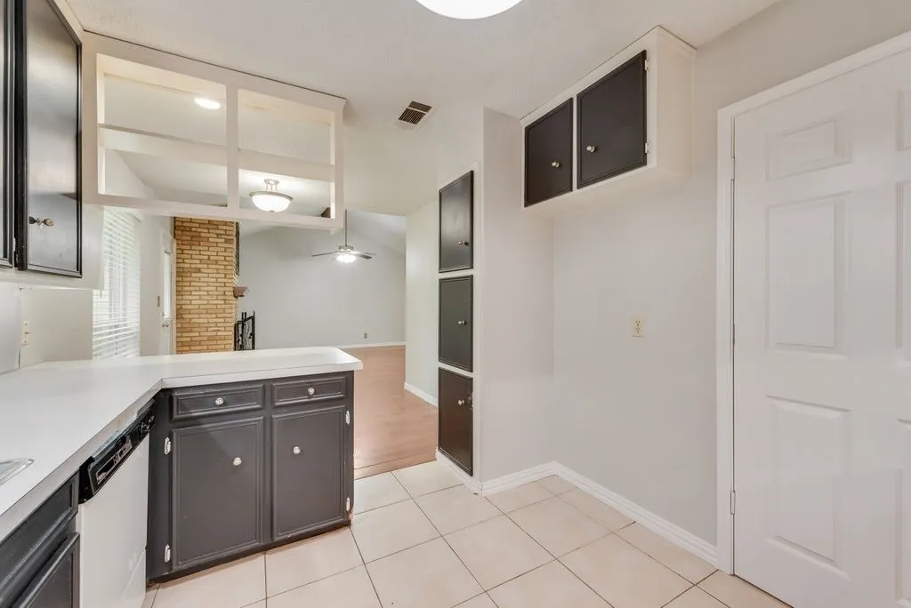 Single Family Residence For Sale in Tarrant County , 809 Buffalo Drive, Arlington, Texas 76013, 3 Bedroom, 2 Bathroom, 2 Garage spaces, 1,573 Sqft, built in 1968, mls#21262620, Real Estate Agent in Arlington, Homes For Sale in Tarrant county, Homes For Sale in Arlington, Realtor in Arlington Texas, Real Estate Brokerage Independent Realty Texas, Luminita Cordes Realtor
