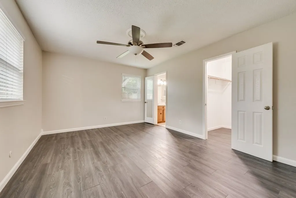 Single Family Residence For Sale in Tarrant County , 809 Buffalo Drive, Arlington, Texas 76013, 3 Bedroom, 2 Bathroom, 2 Garage spaces, 1,573 Sqft, built in 1968, mls#21262620, Real Estate Agent in Arlington, Homes For Sale in Tarrant county, Homes For Sale in Arlington, Realtor in Arlington Texas, Real Estate Brokerage Independent Realty Texas, Luminita Cordes Realtor